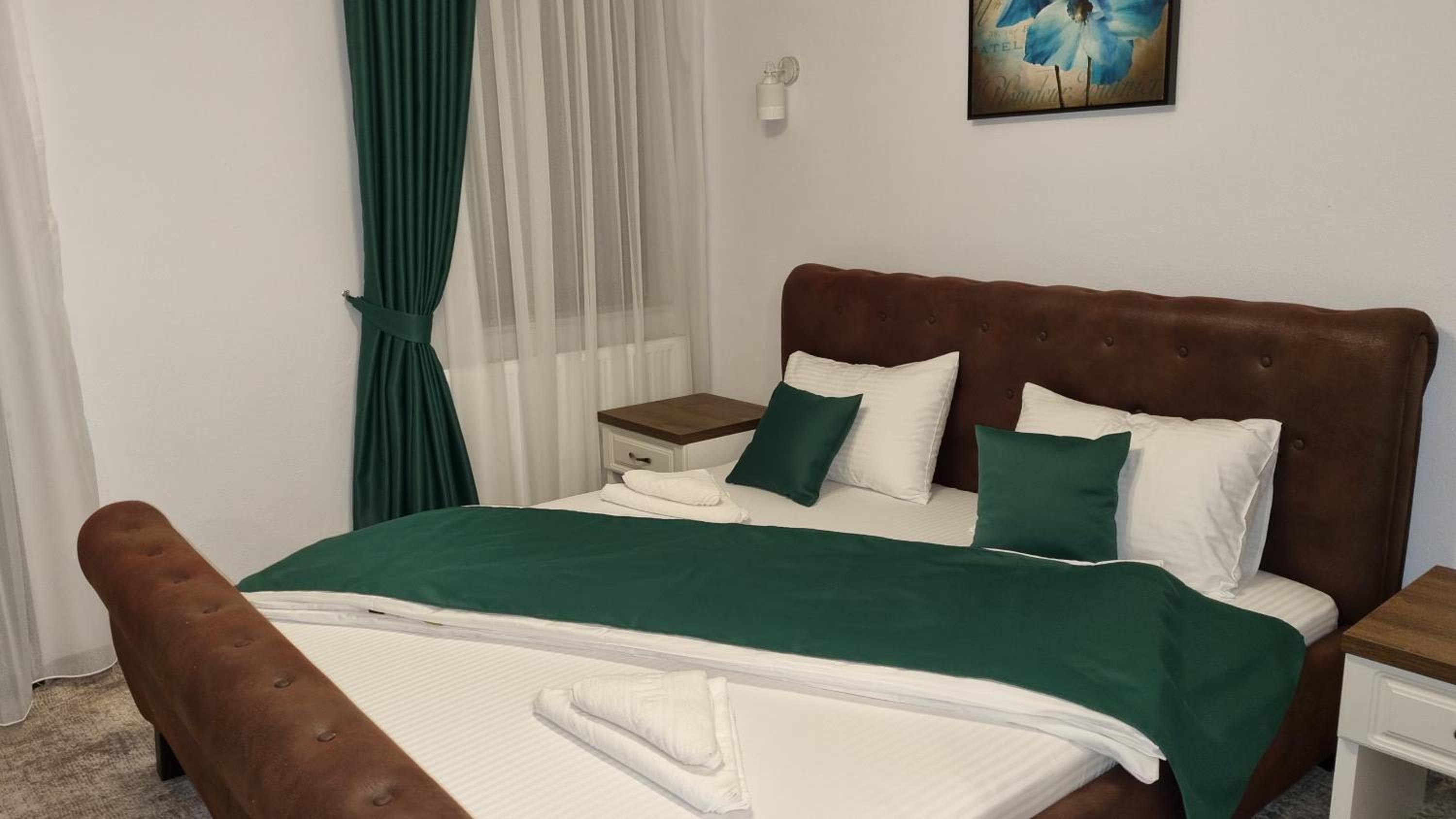 Deluxe Double Room - Photo 18