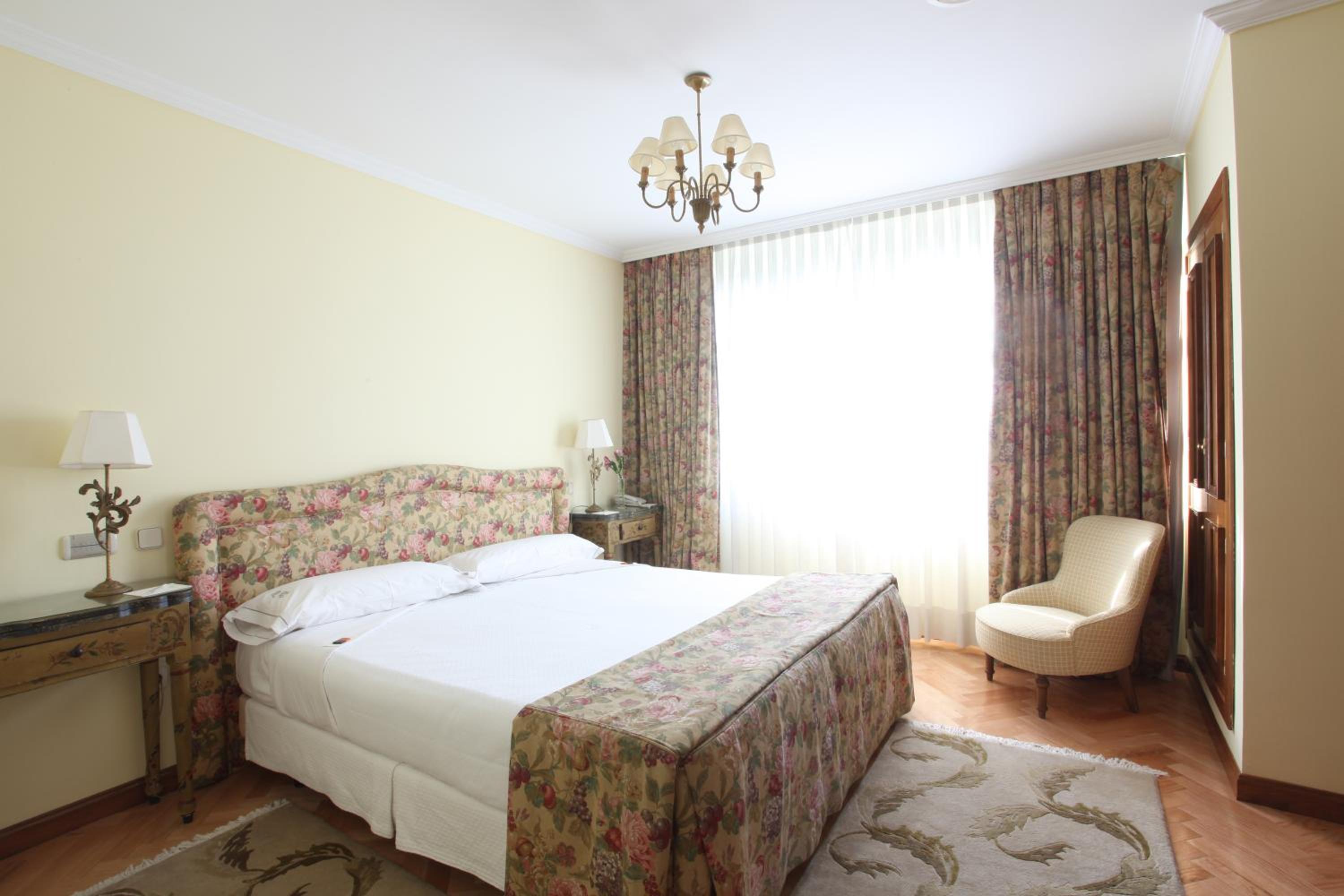 Suite - Photo 5
