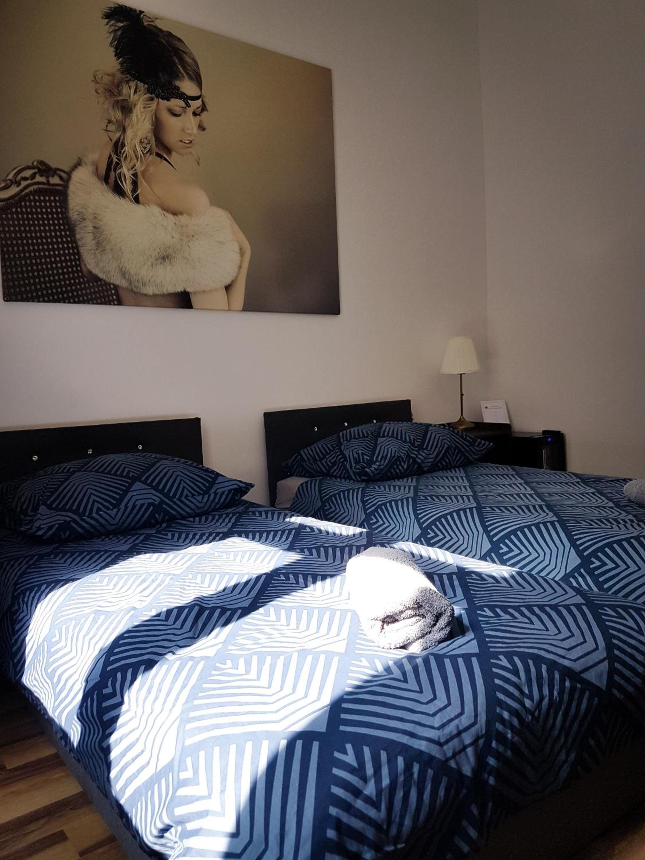 Double Room with Private Bathroom - Photo 8