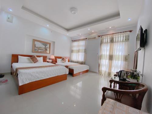 Family Room with Balcony photo 1