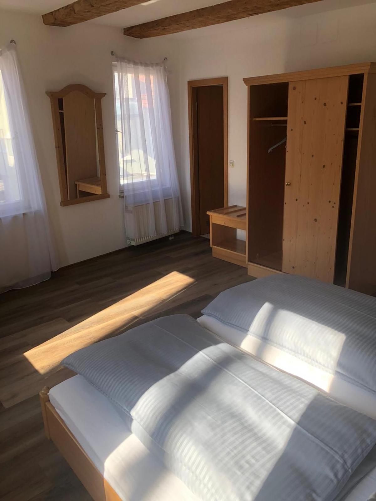 Double Room with Private Bathroom - Photo 2