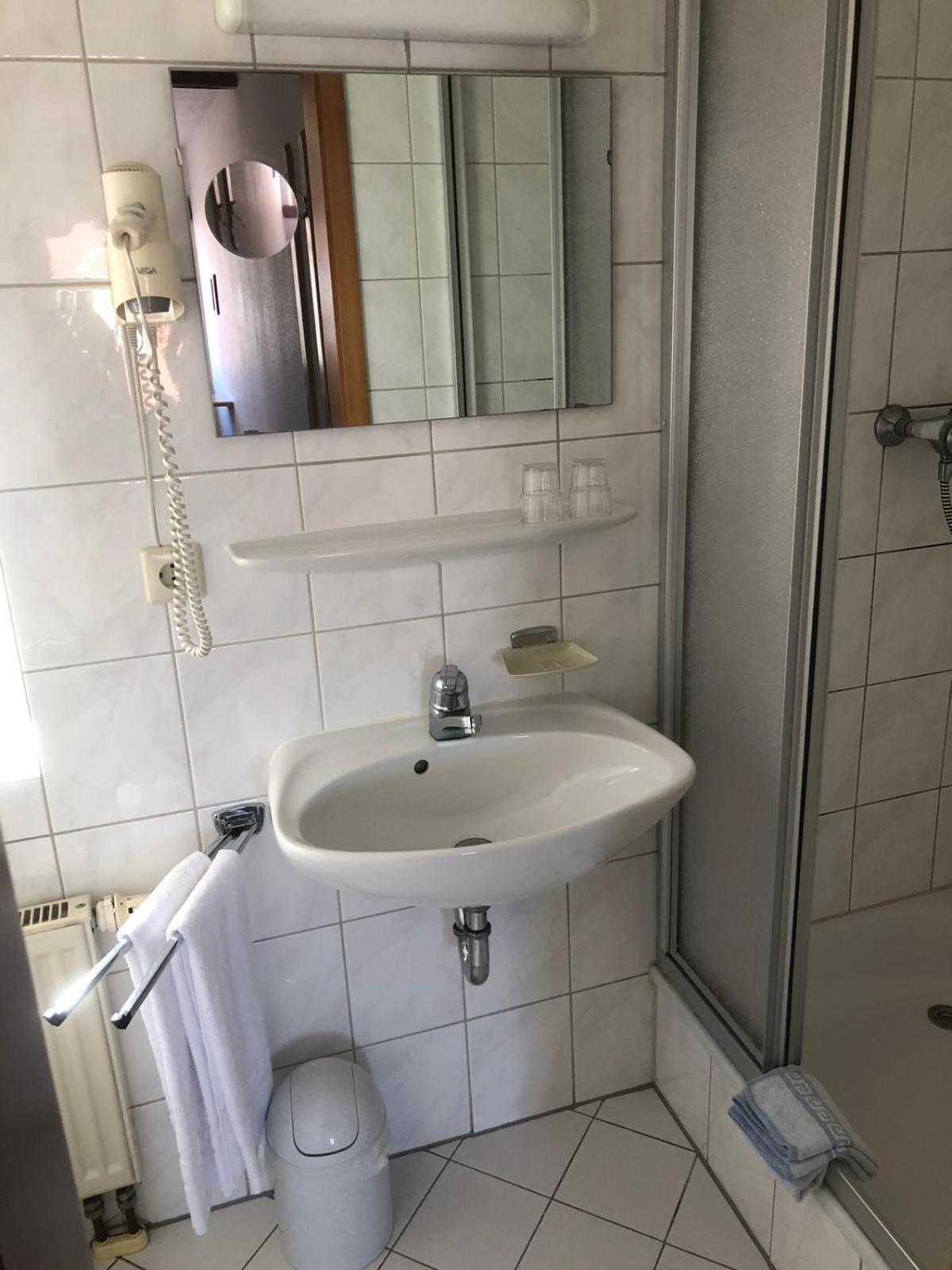 Single Room with Private Bathroom photo 3