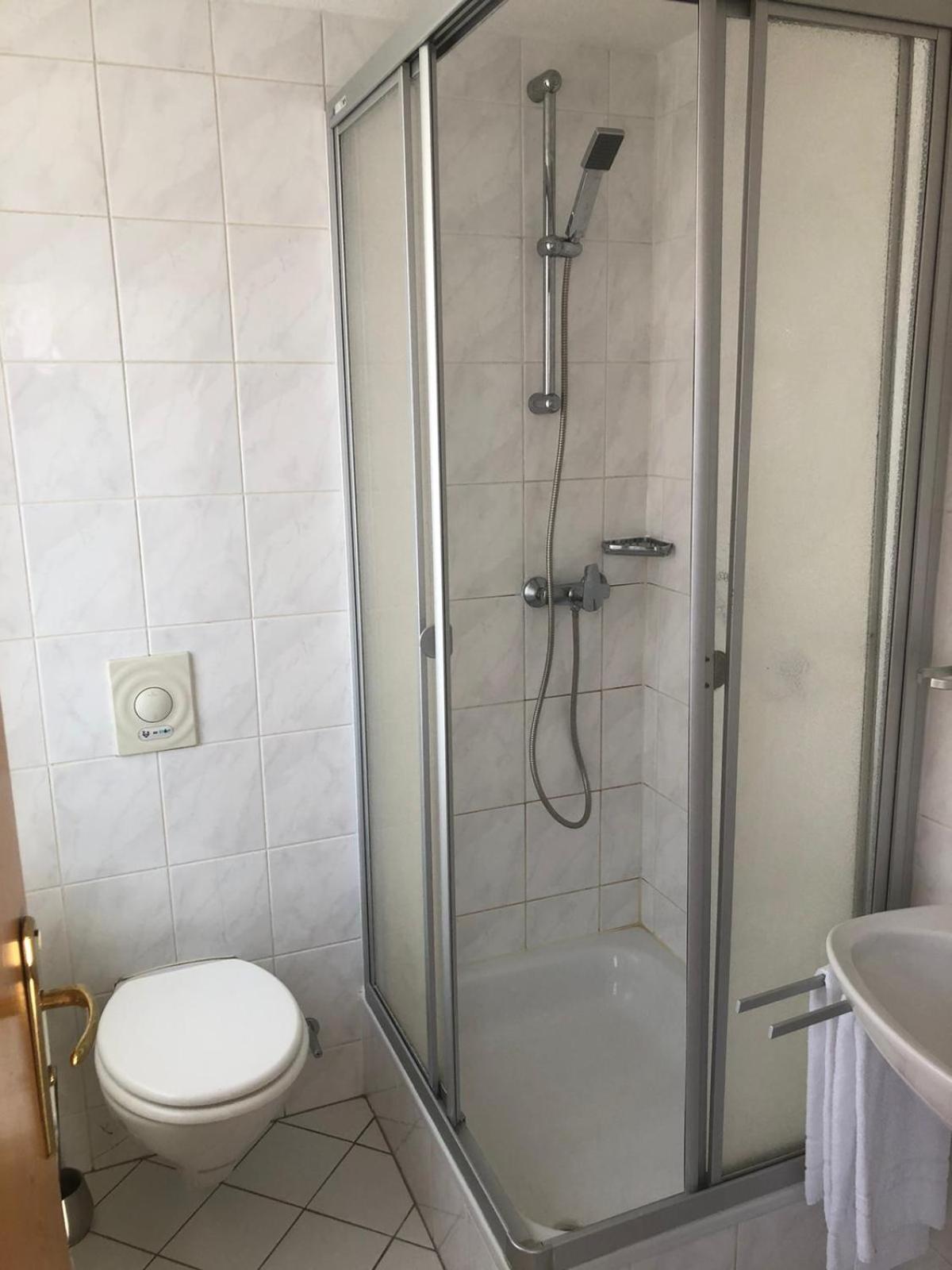 Double Room with Private Bathroom - Photo 3