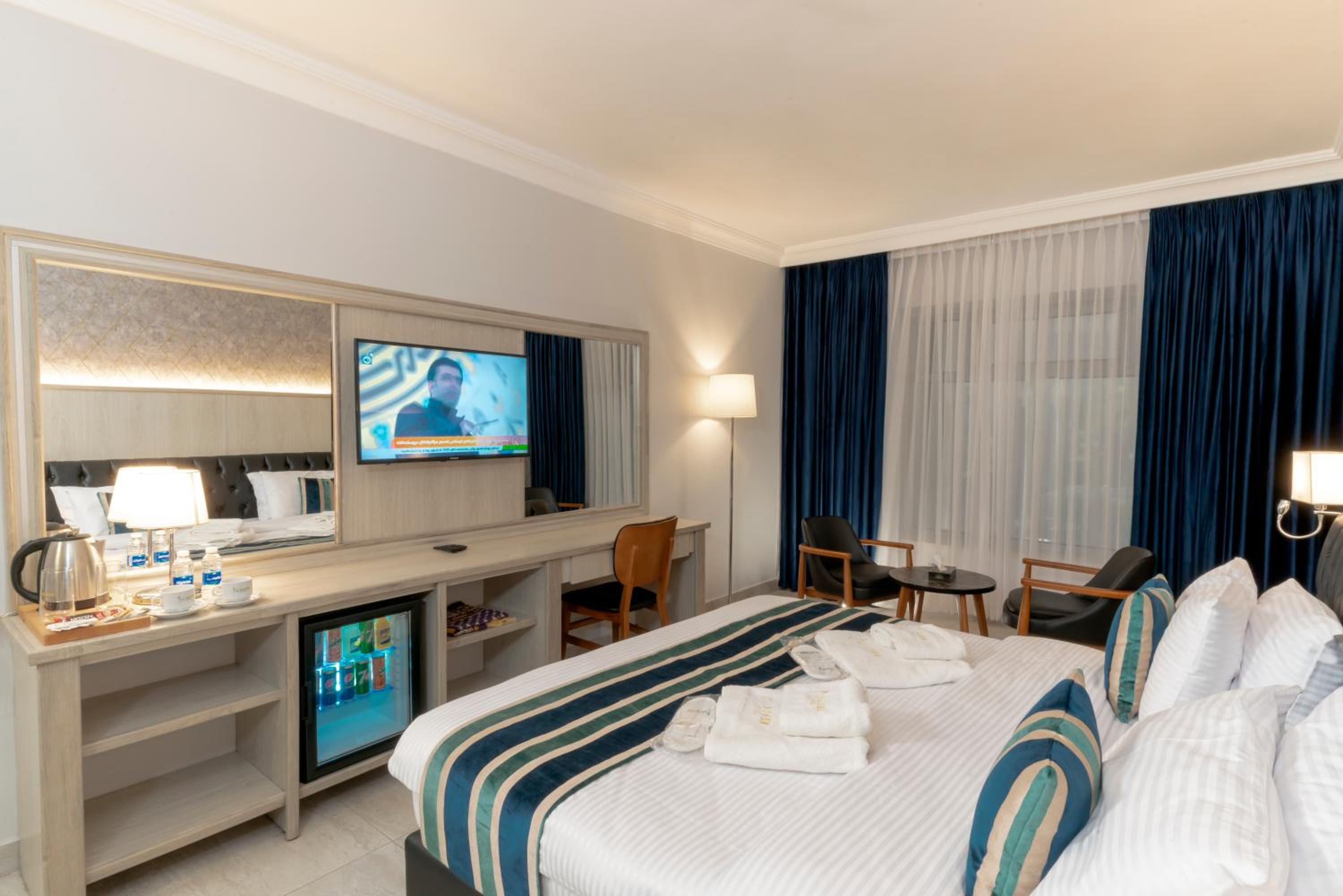 Deluxe Double or Twin Room with City View photo 1