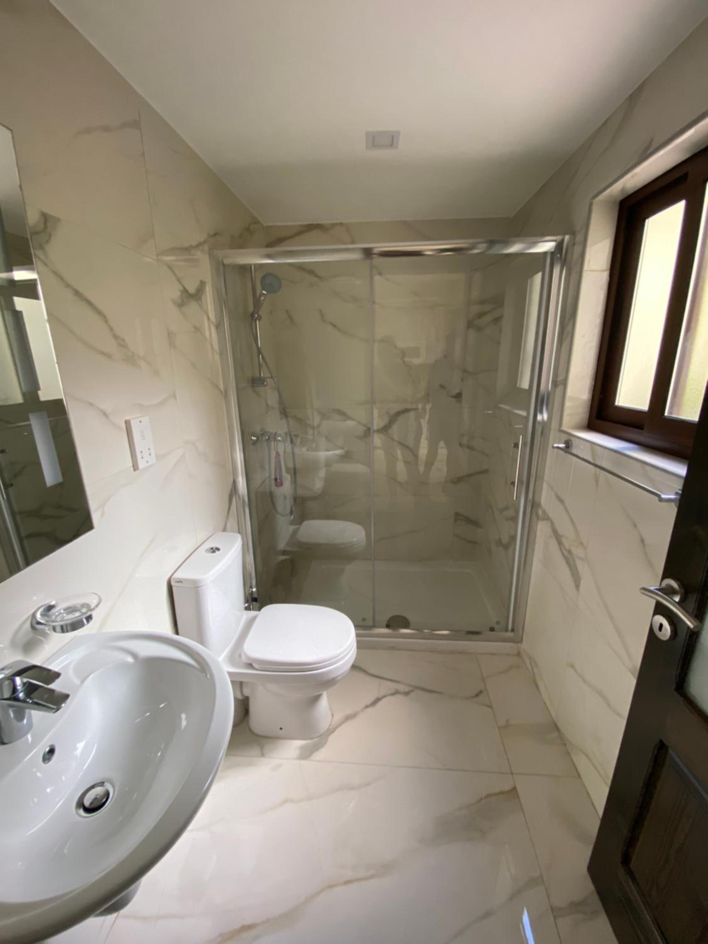 Twin Room with Private Bathroom - Photo 2