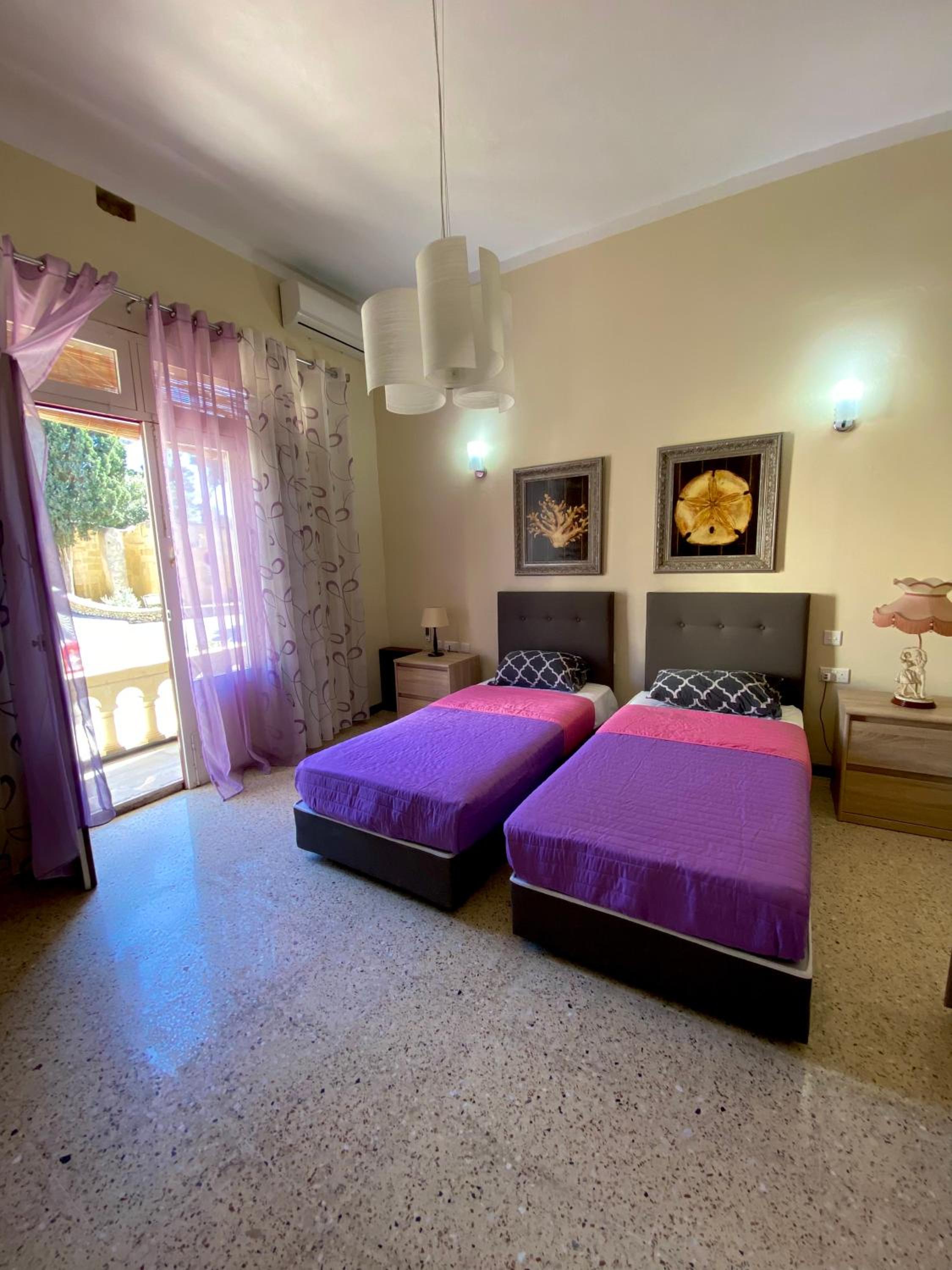 Twin Room with Private Bathroom - Photo 1