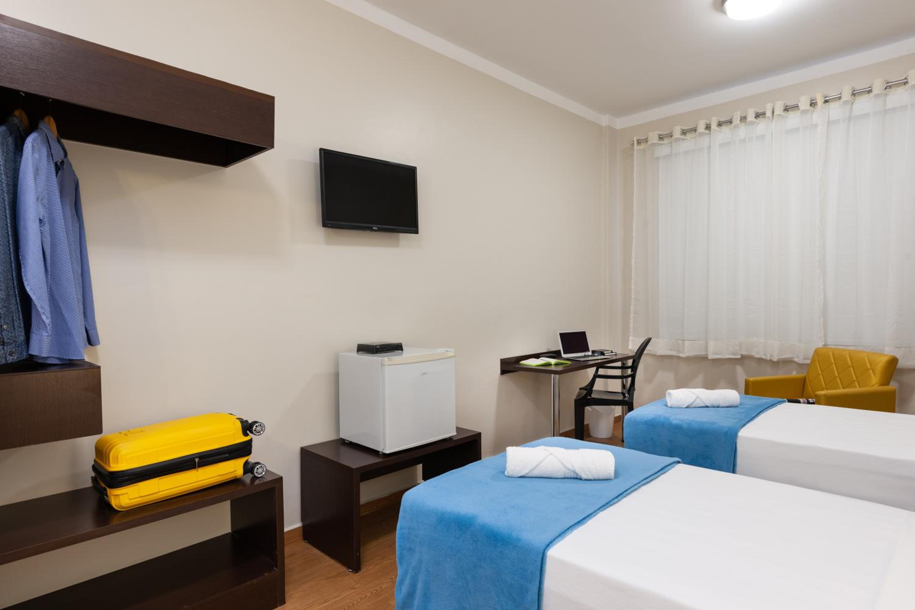 Standard Twin Room - Photo 3
