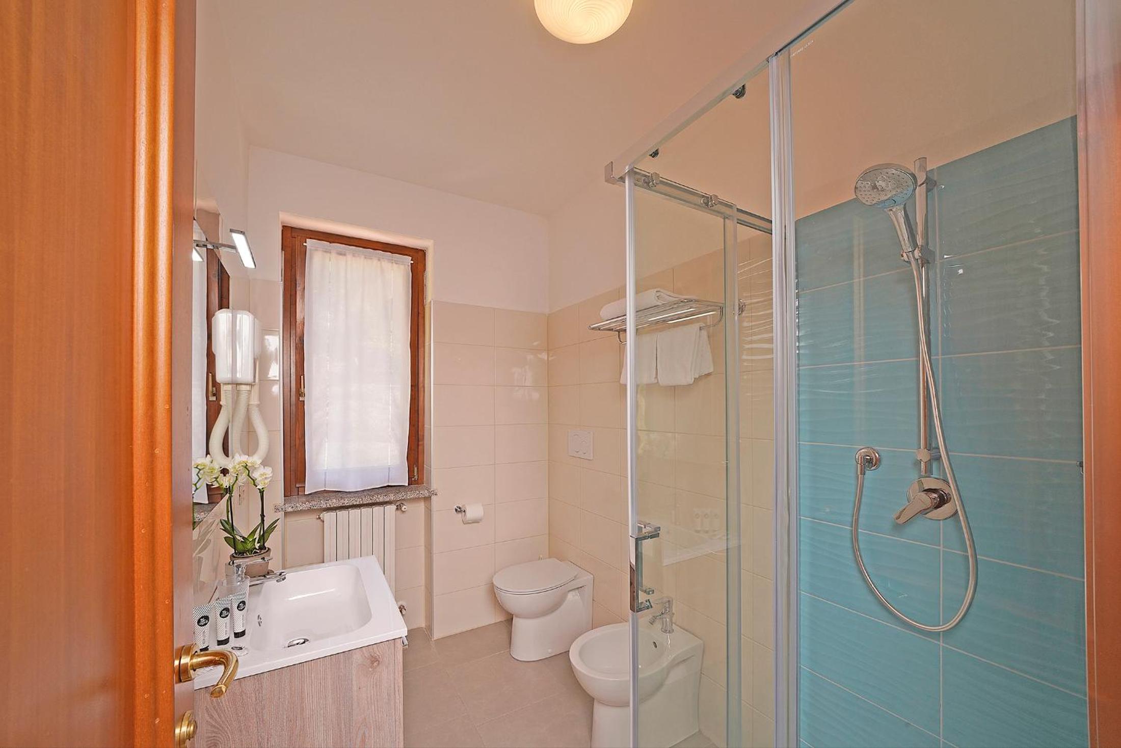Superior Two-Bedroom Apartment with Lake View photo 2
