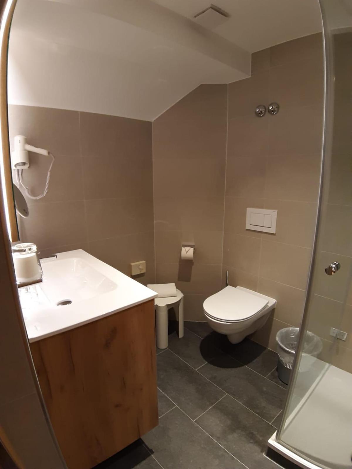 Double Room - Photo 2