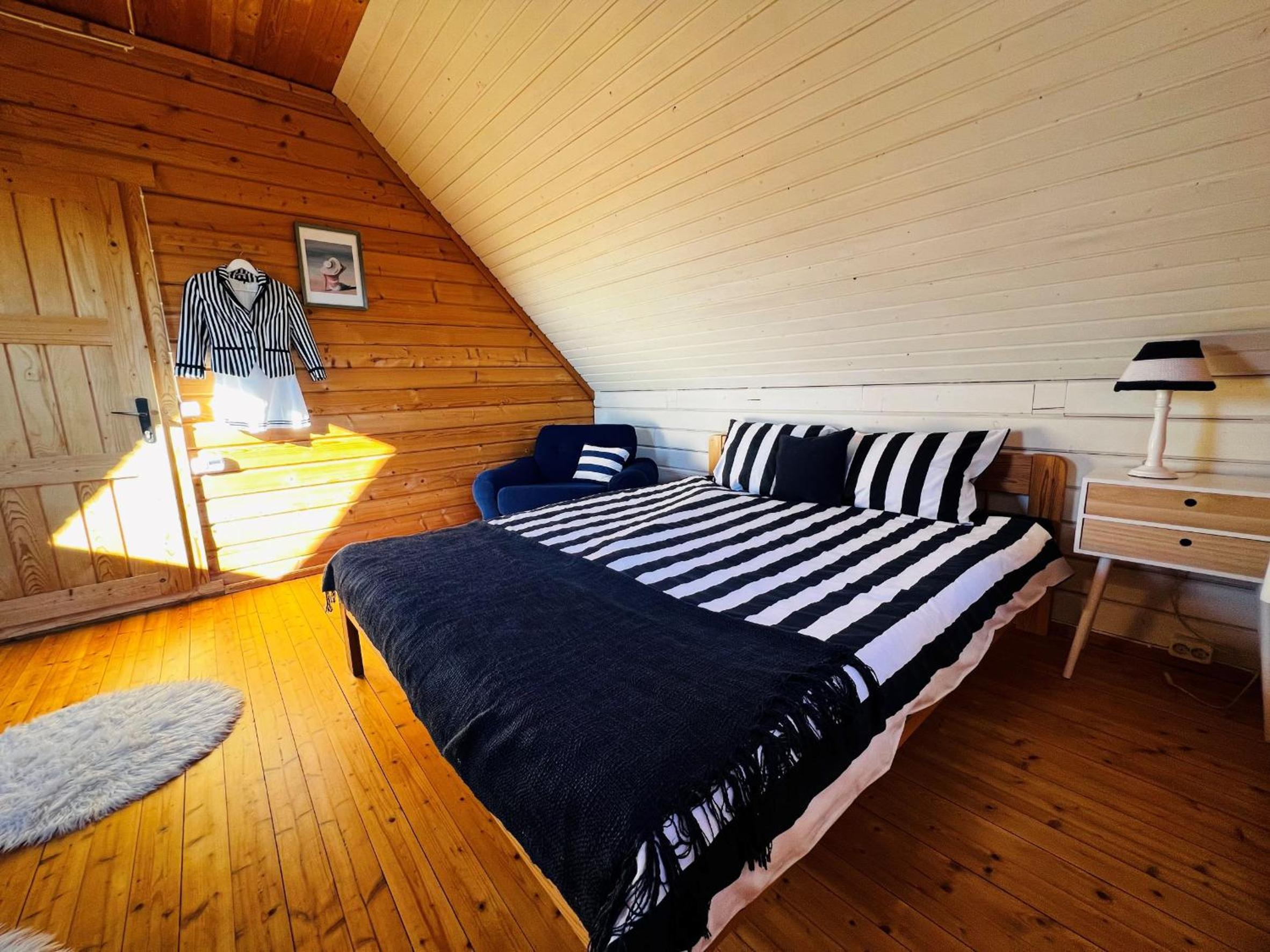 Two-Bedroom House - Photo 4