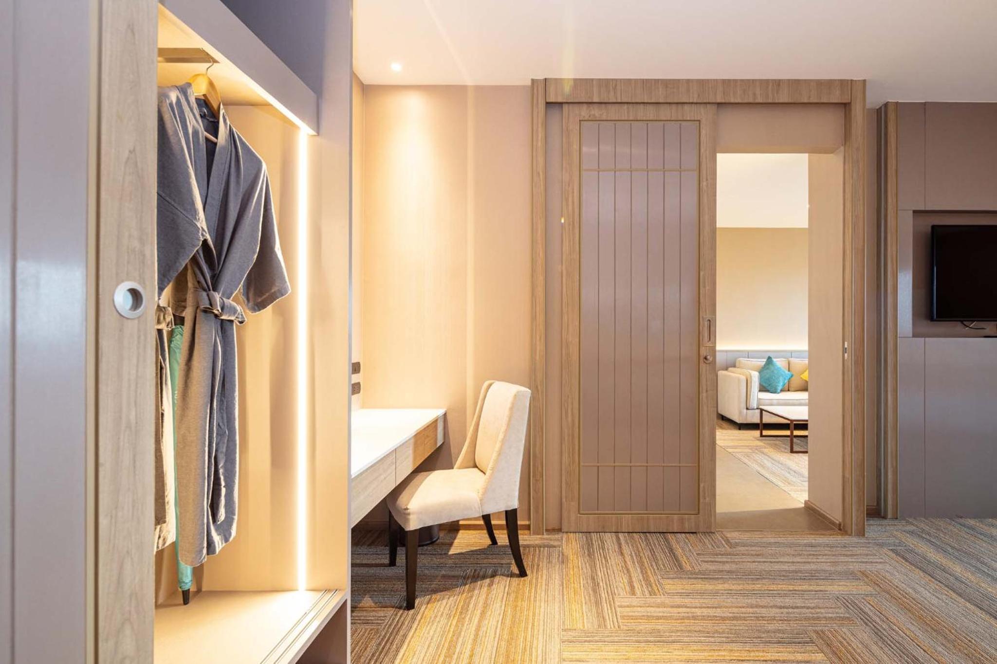 Laguna Executive Suite - Photo 5