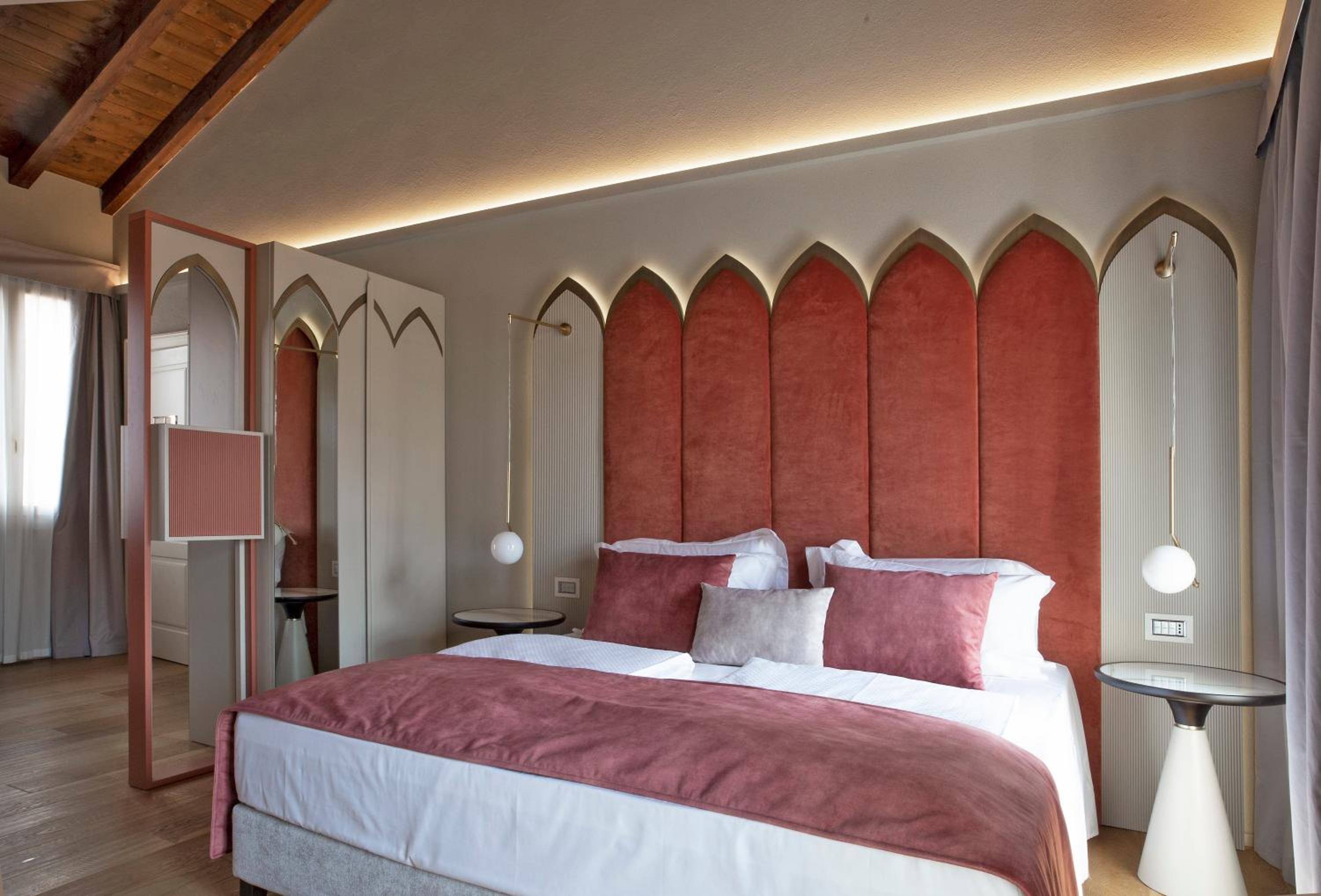 Superior Suite with Spa Bath - Photo 1