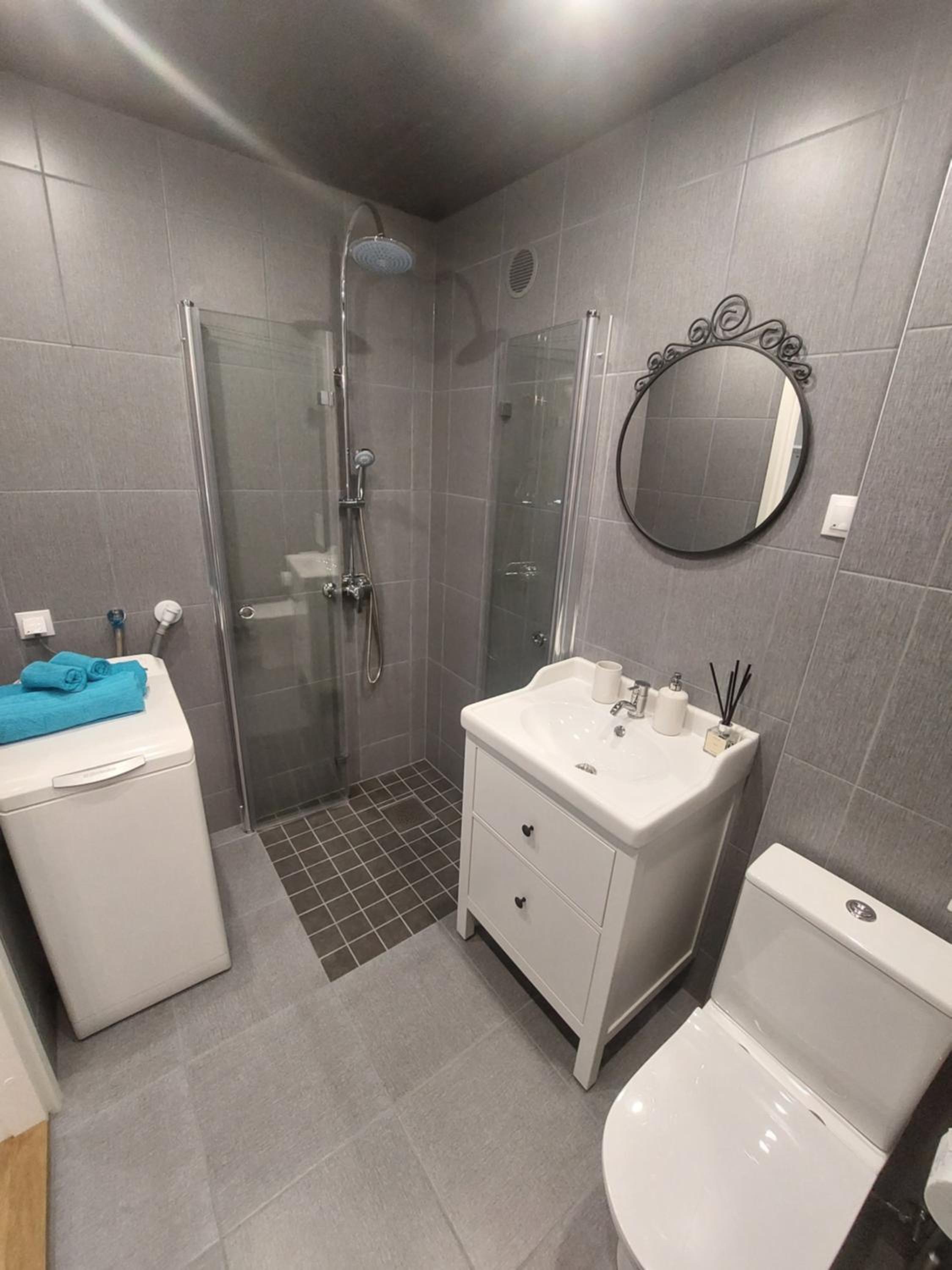 One-Bedroom Apartment - Photo 11