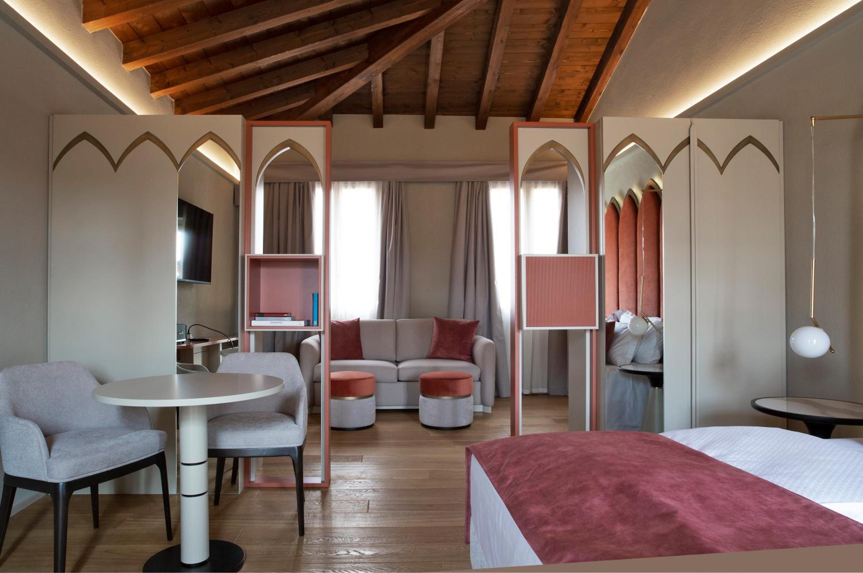 Superior Suite with Spa Bath - Photo 3