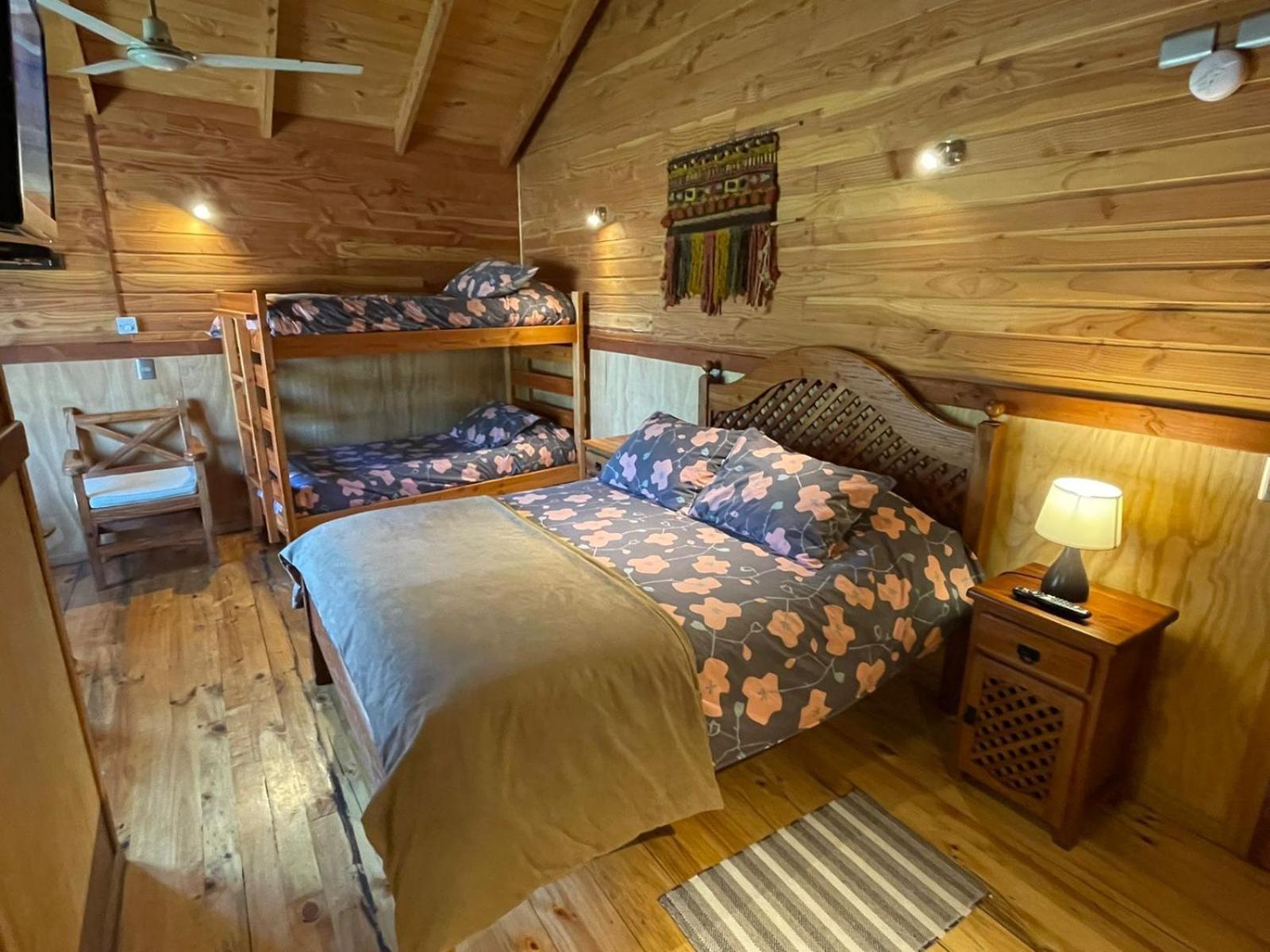 Quadruple Room with Private Bathroom photo 3