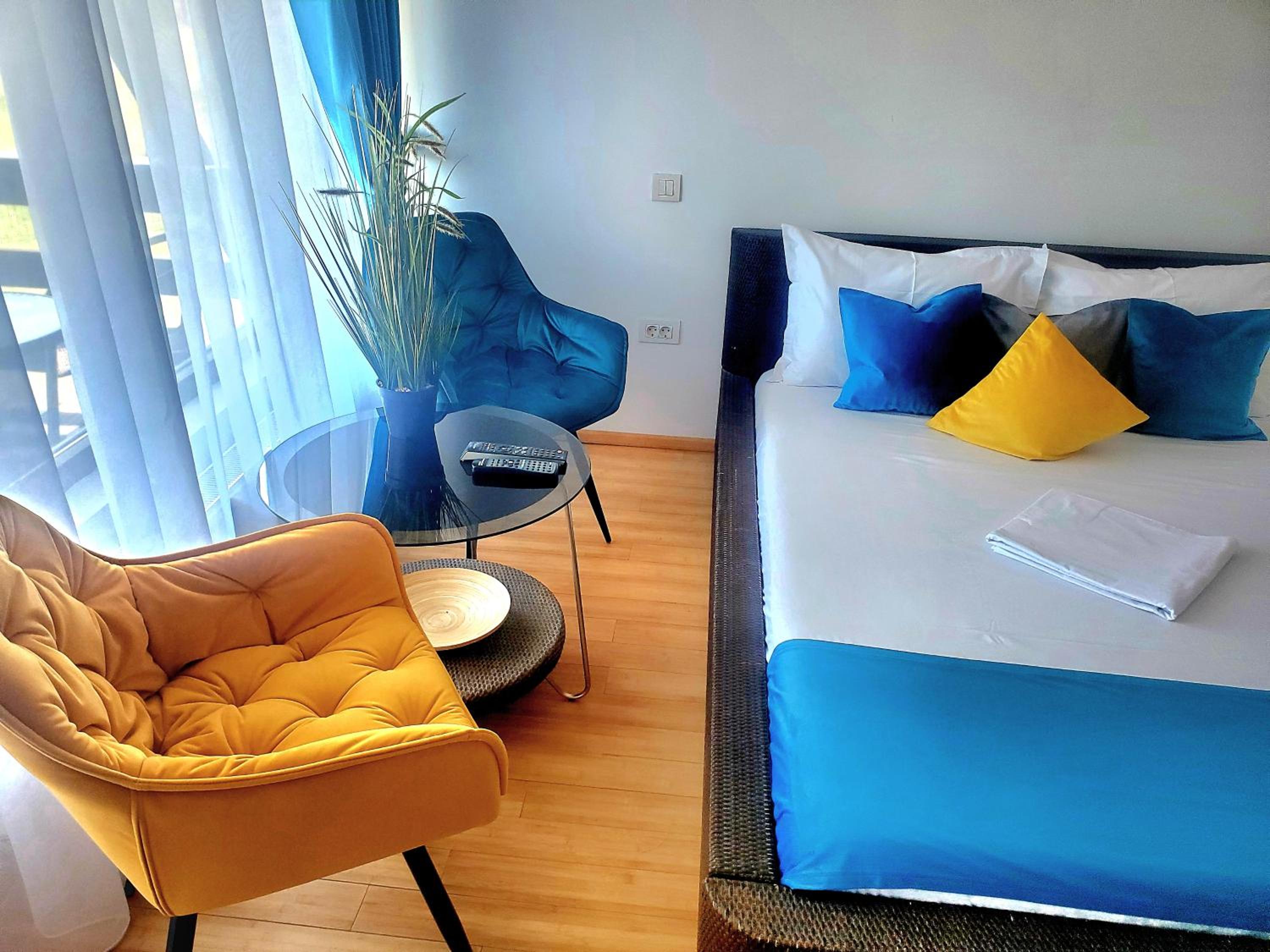Deluxe Double Room with Bath - Photo 1