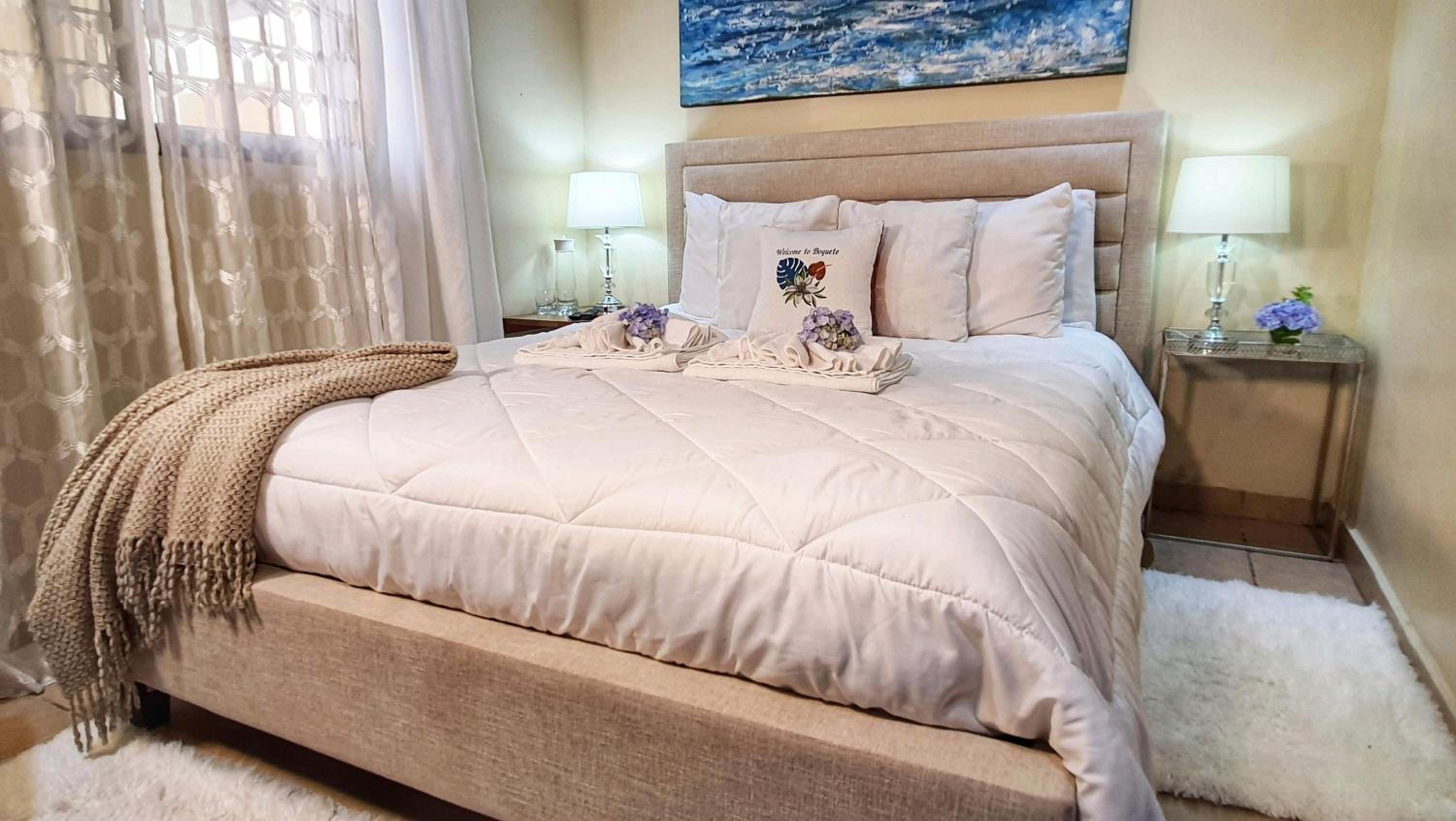 Standard Queen Room