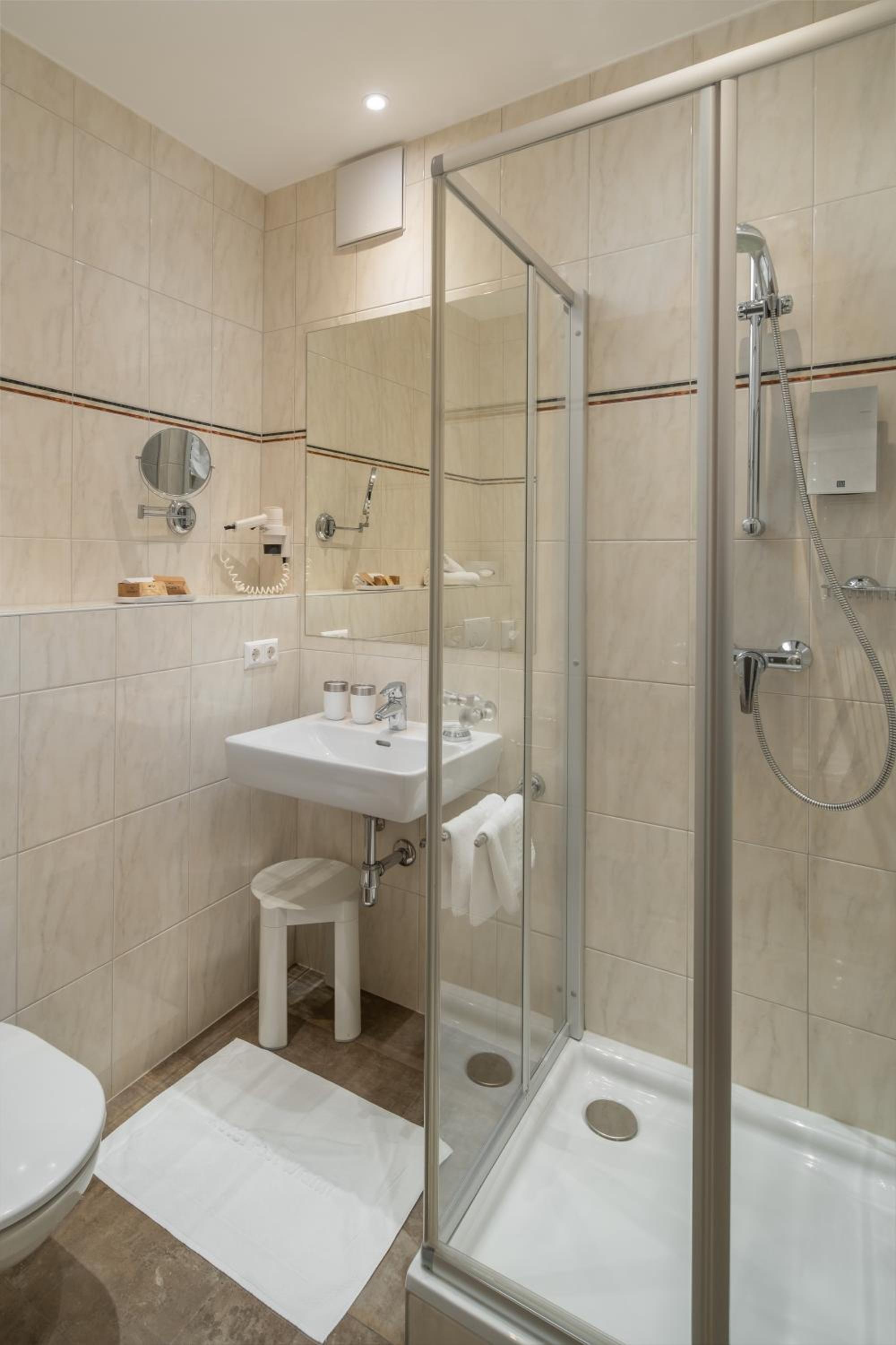 Standard Double Room - Photo 3