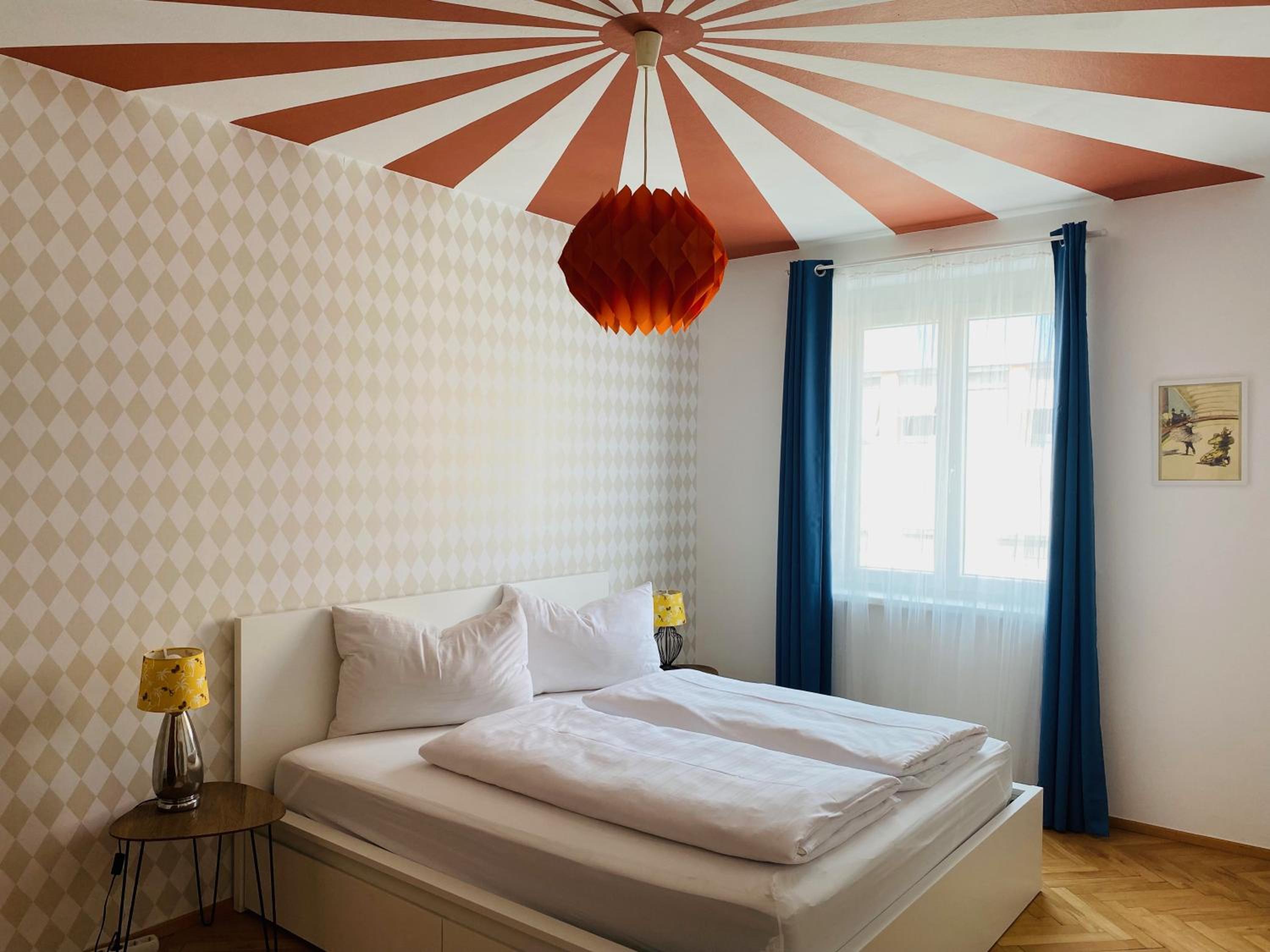 One-Bedroom Apartment - Photo 1
