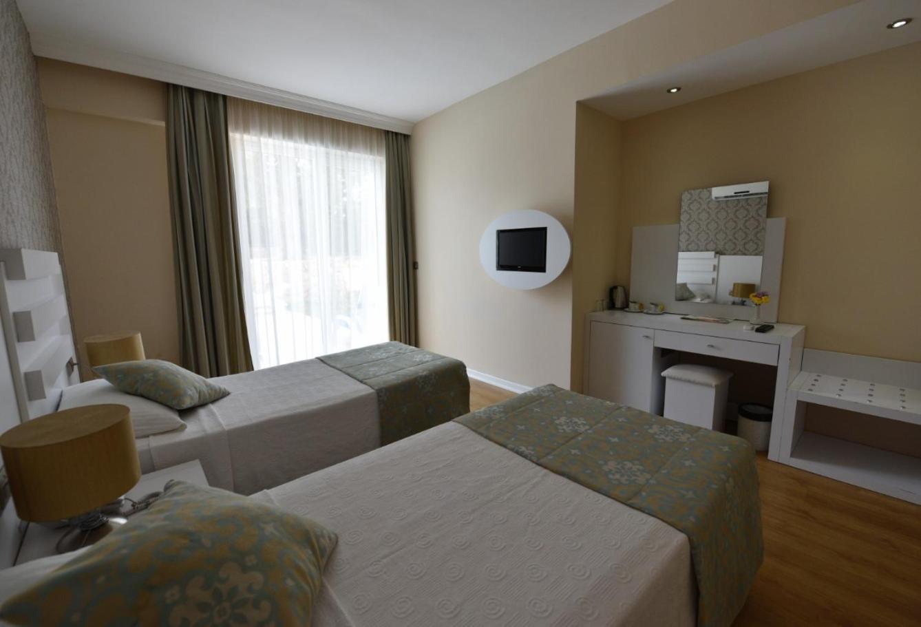 Standard Double Room photo 3