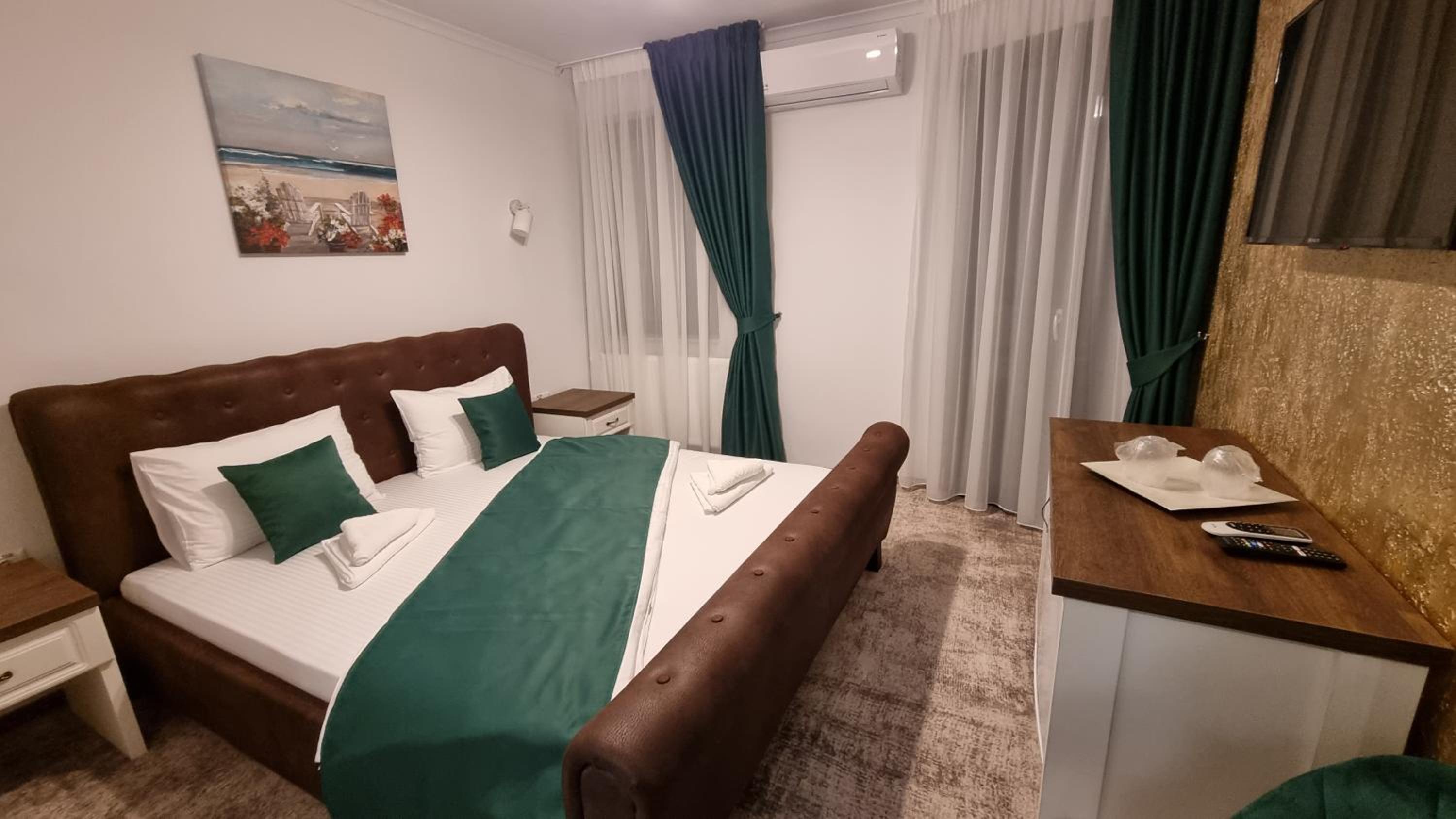 Deluxe Double Room - Photo 21