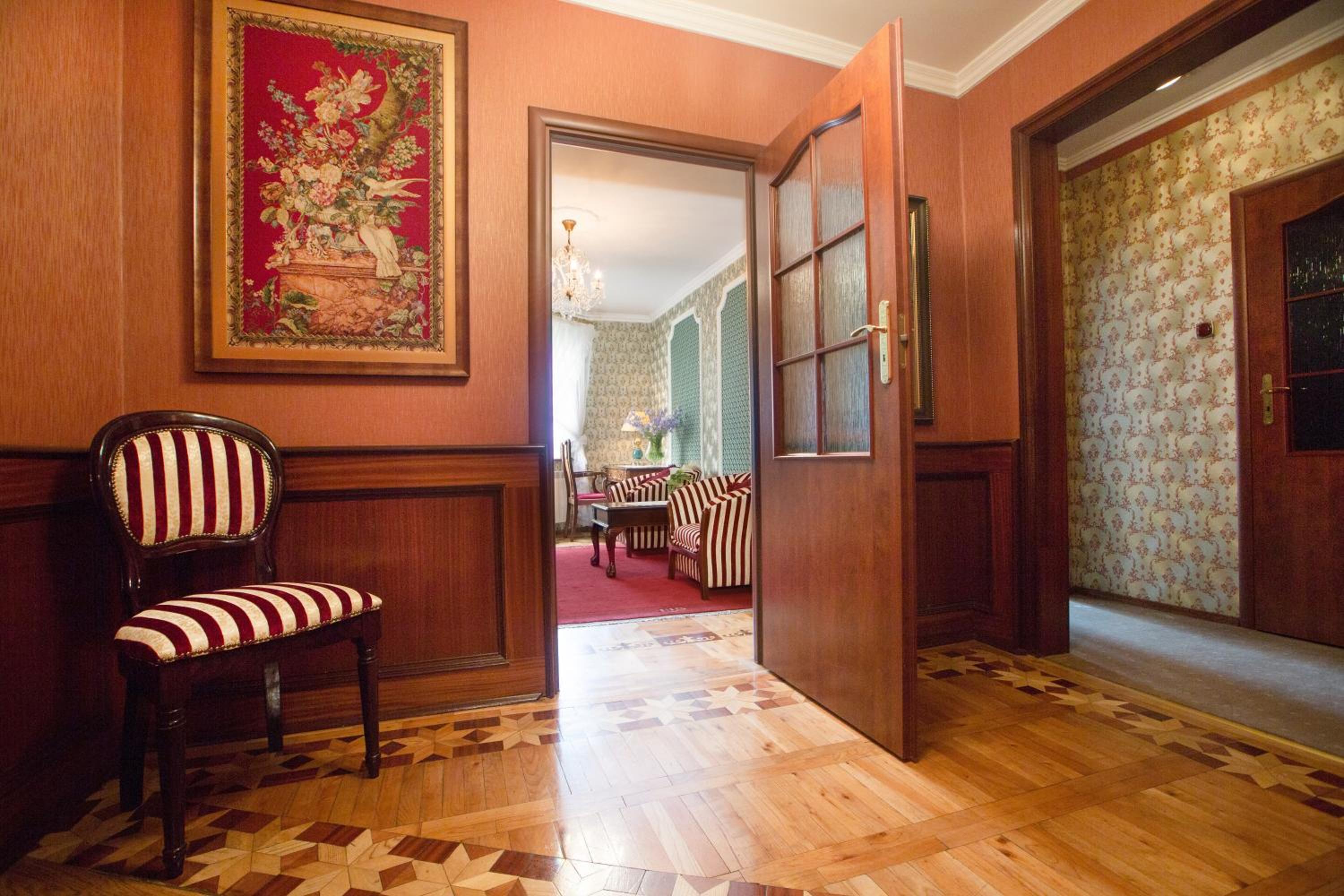 Apartment - Photo 2