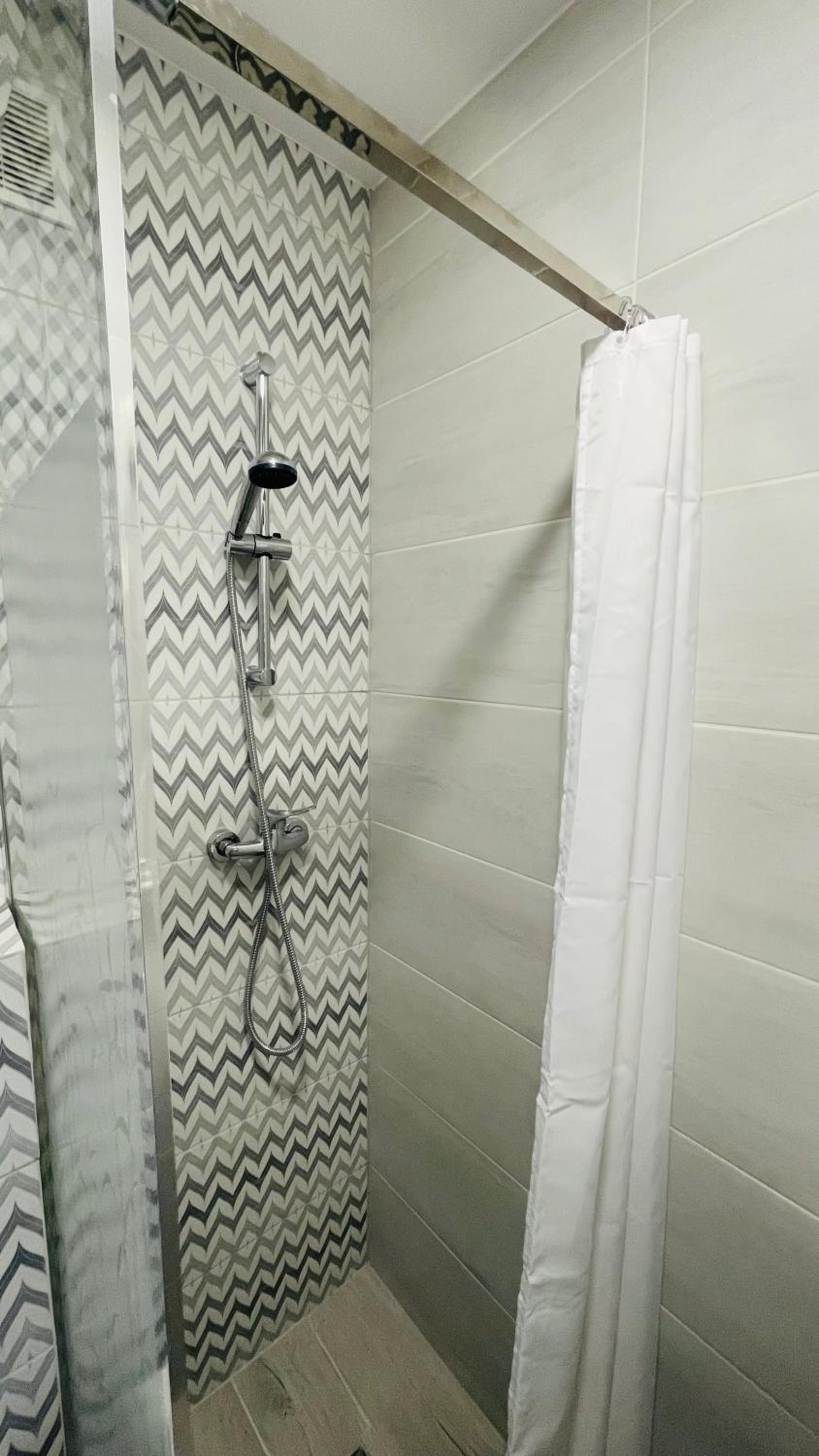 One-Bedroom Apartment - Photo 2