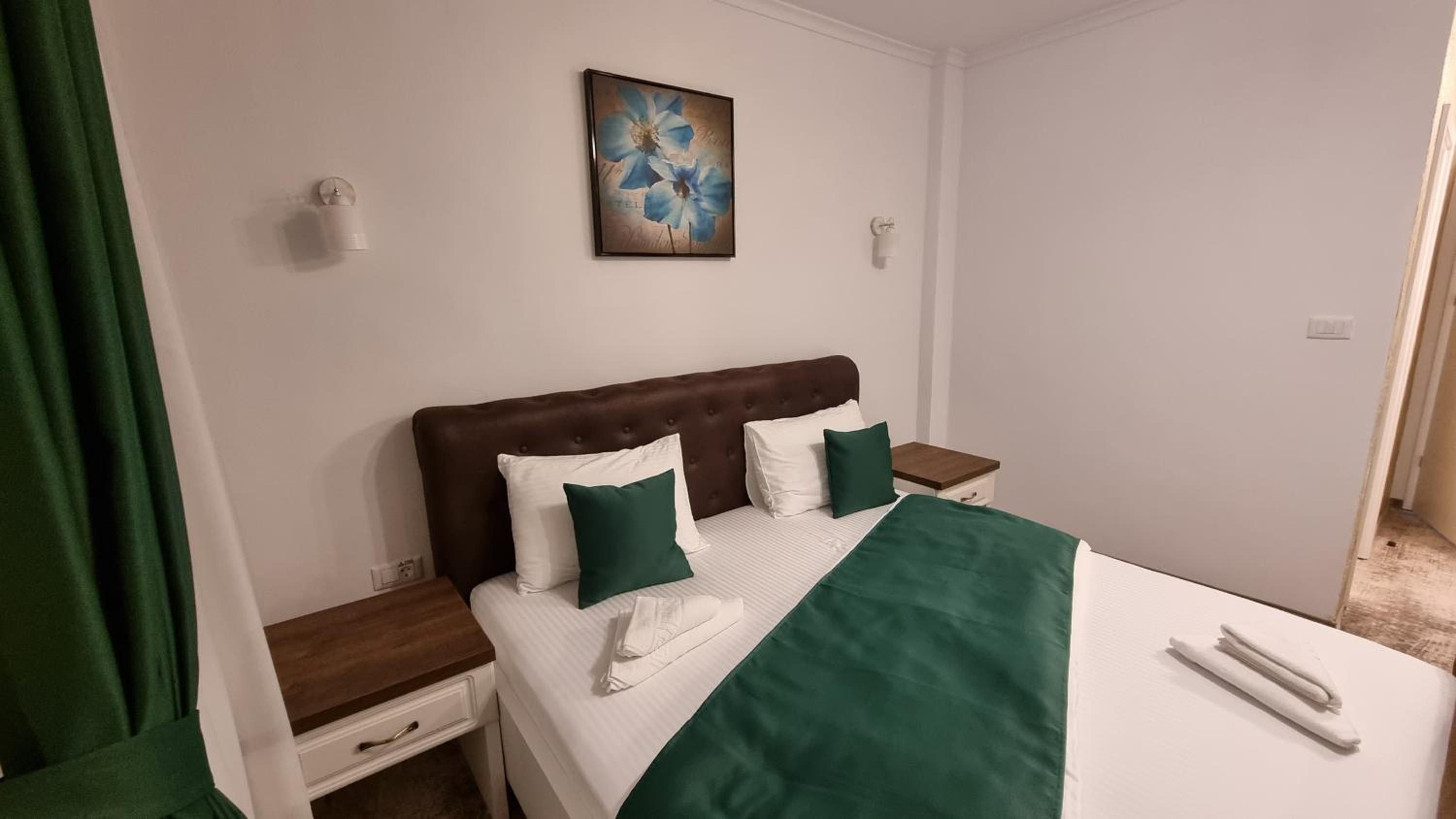 Deluxe Double Room - Photo 19