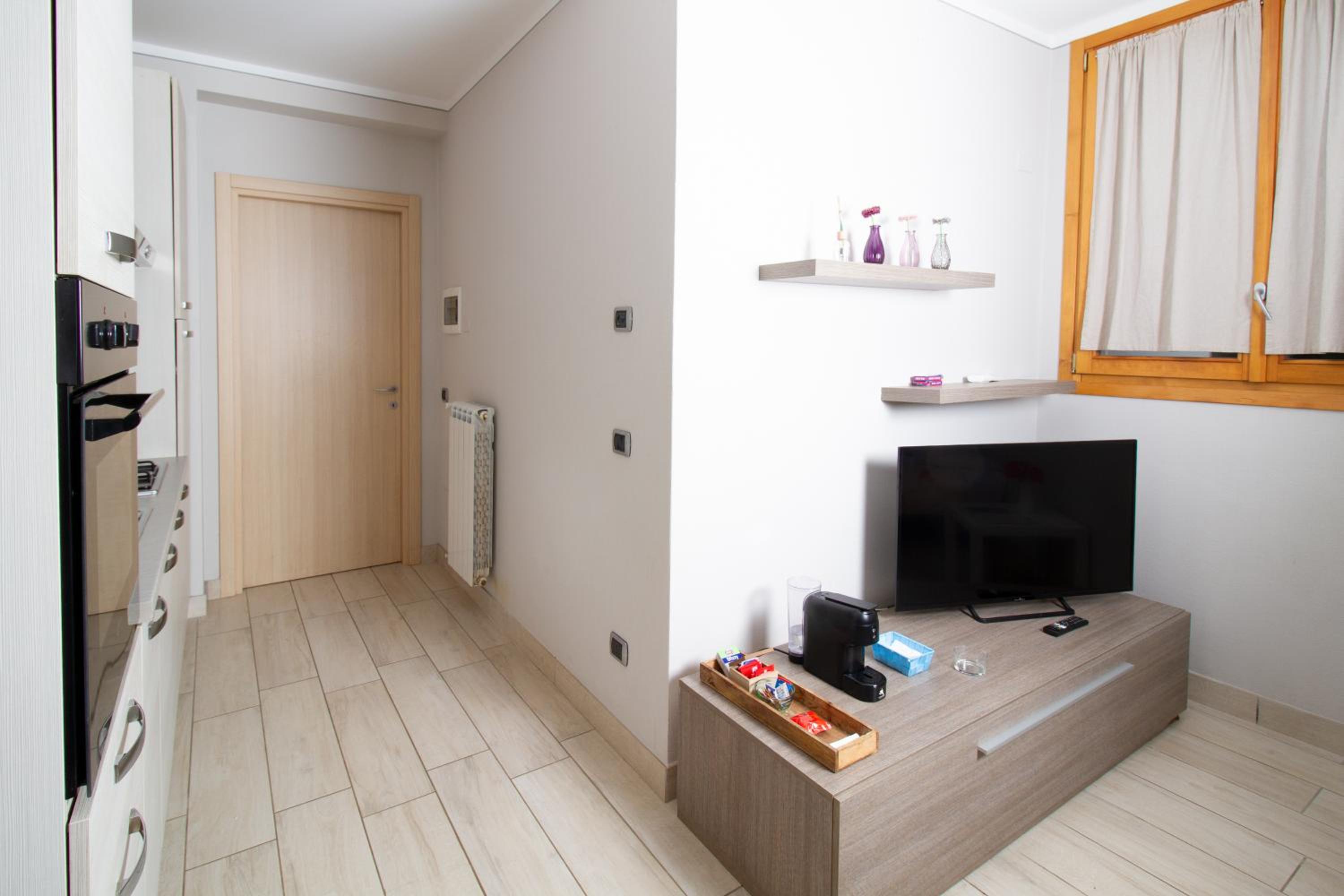 One-Bedroom Apartment photo 1