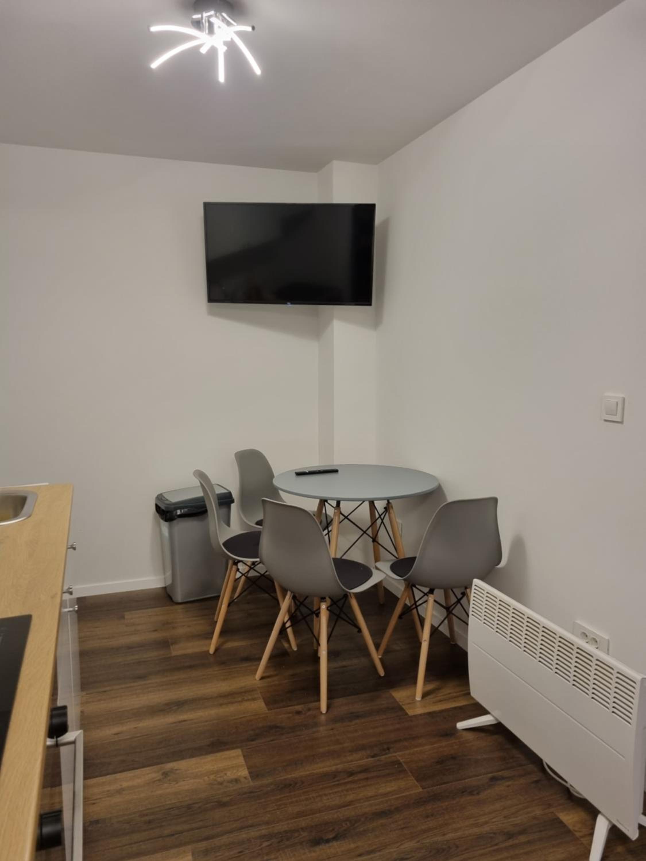 One-Bedroom Apartment - Photo 8