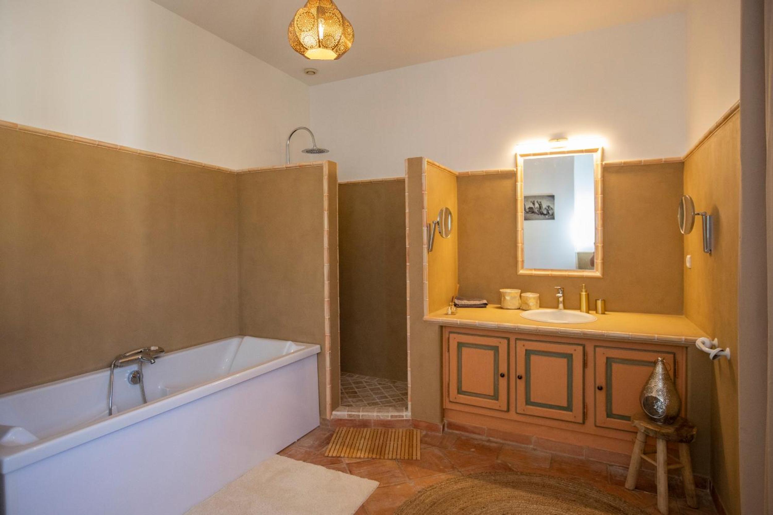 Deluxe King Suite photo 2
