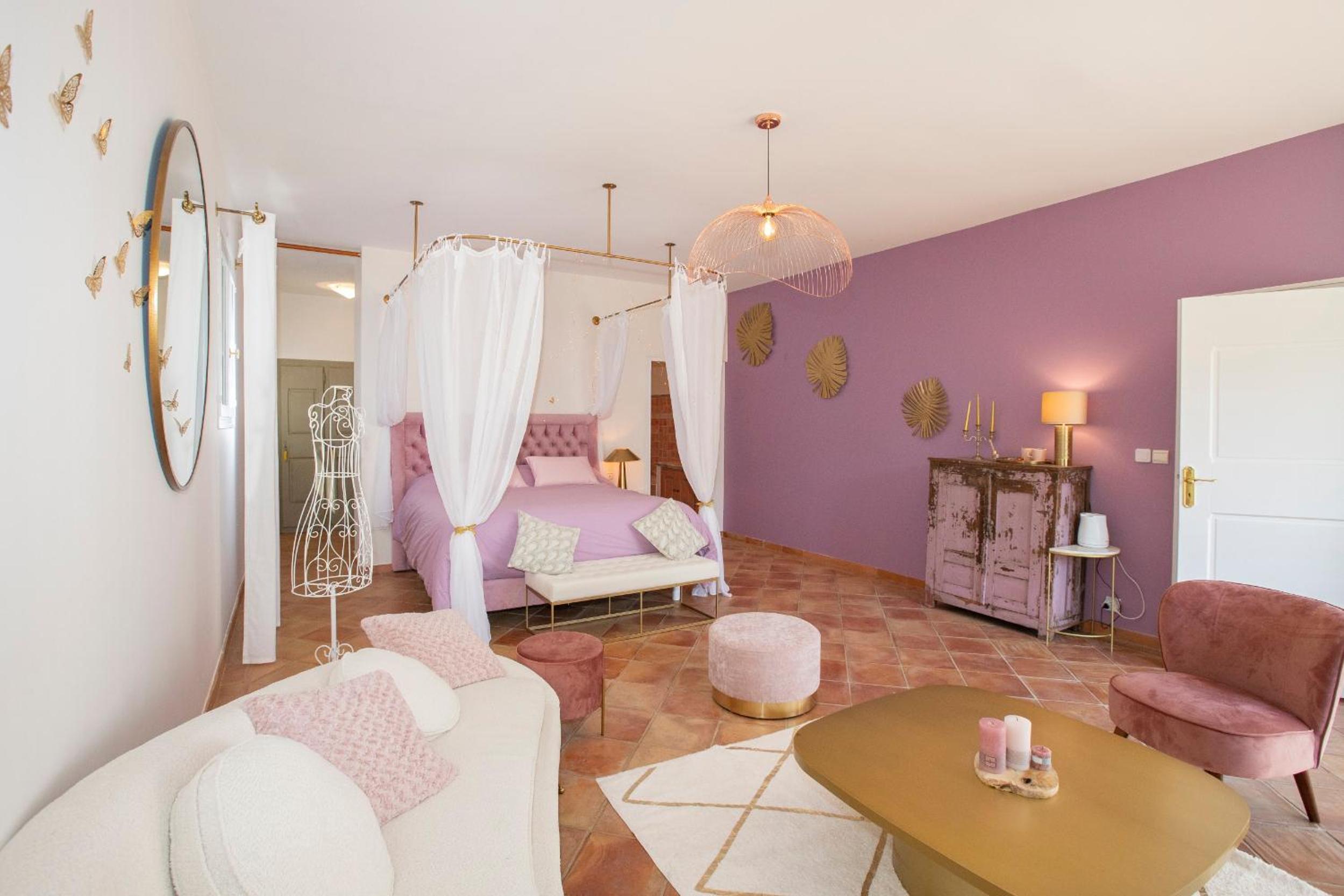 Deluxe King Suite photo 2