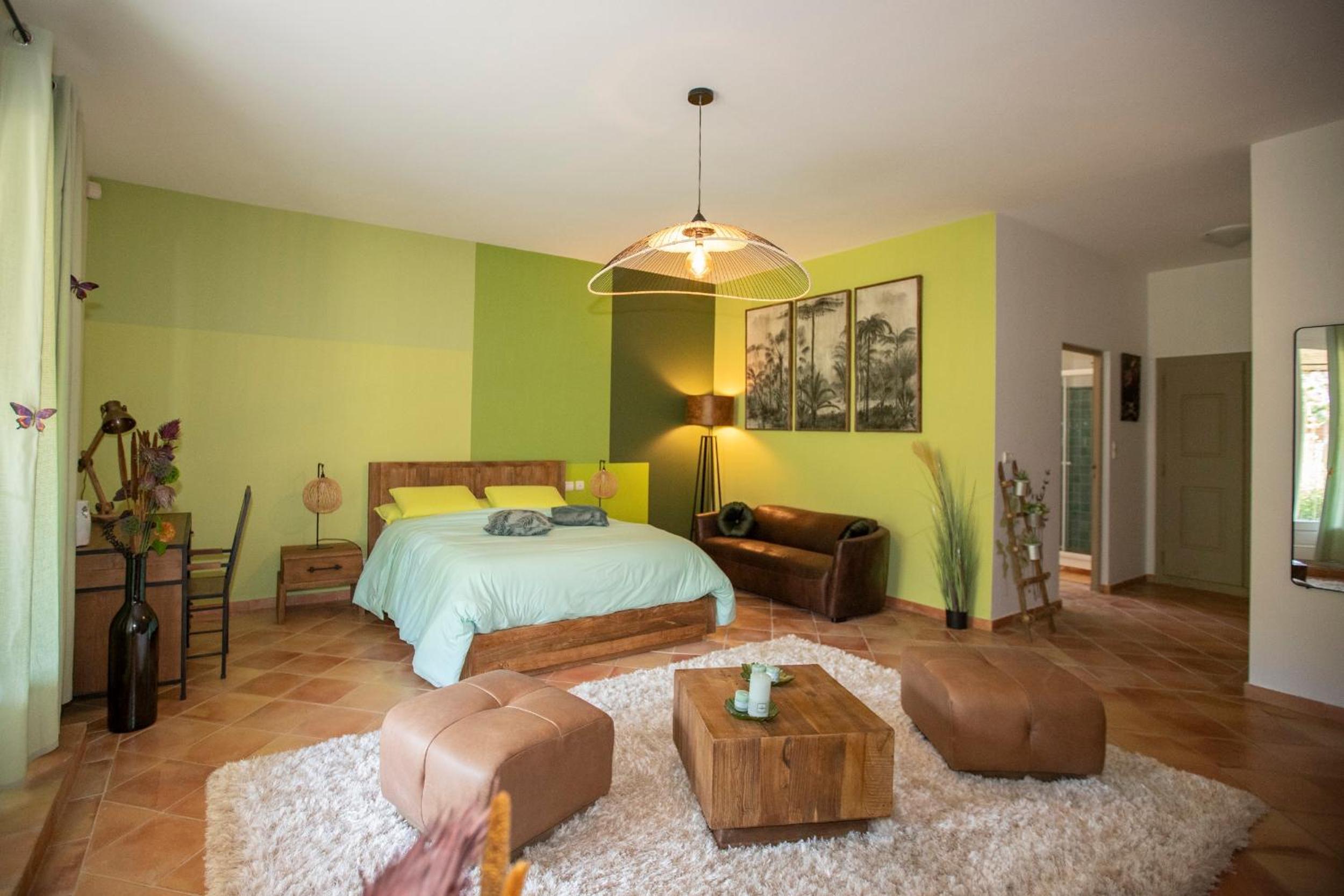 Deluxe King Suite photo 3