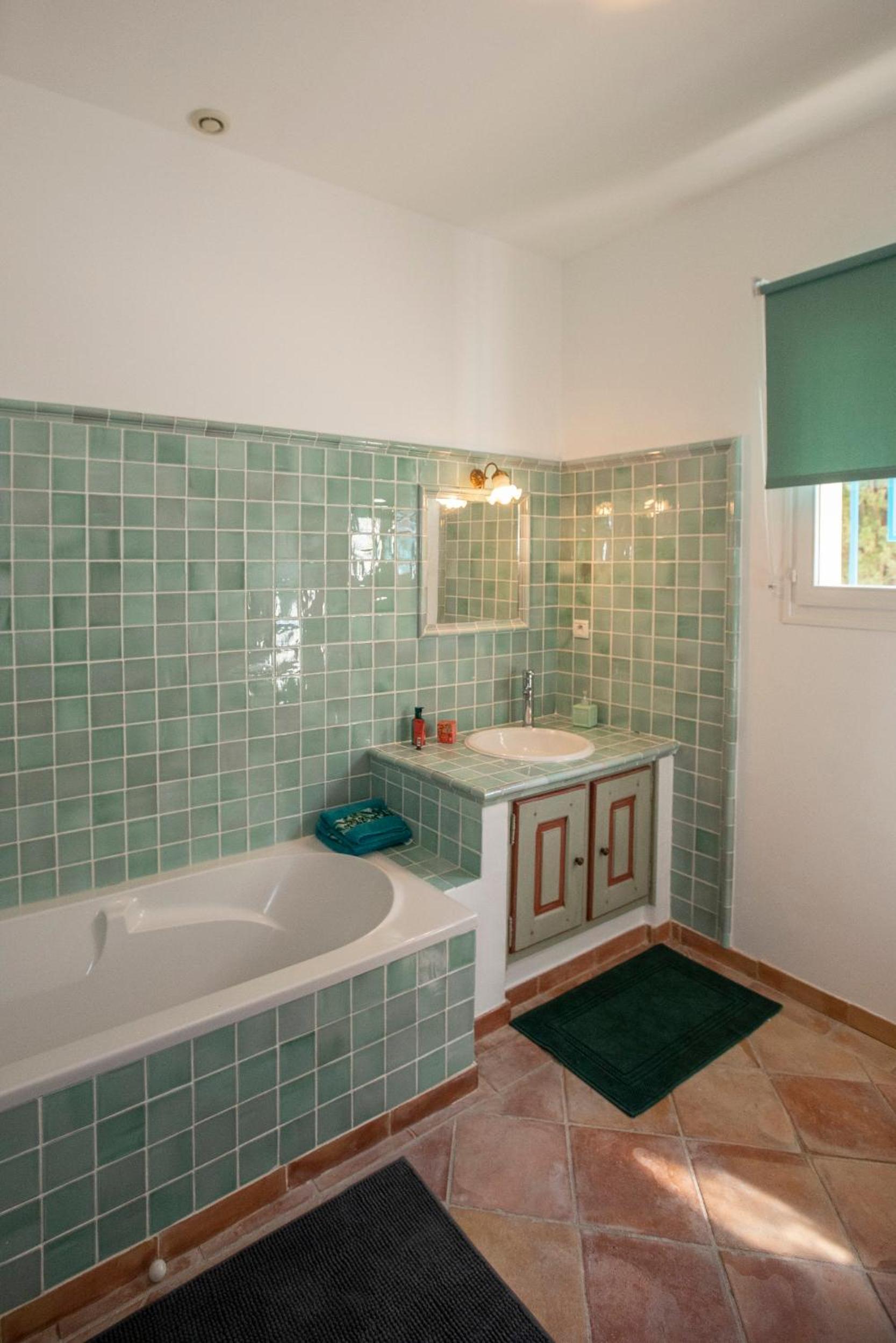 Deluxe King Suite photo 2