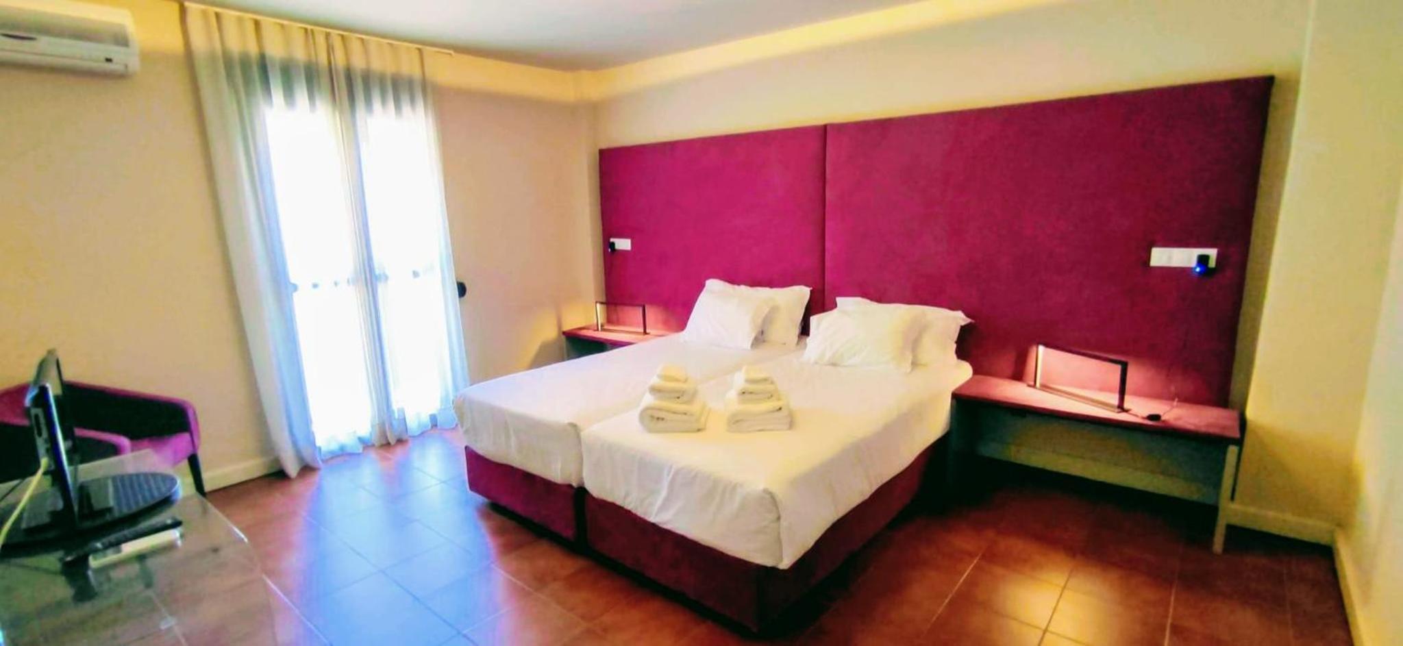 Deluxe Twin Room - Photo 8