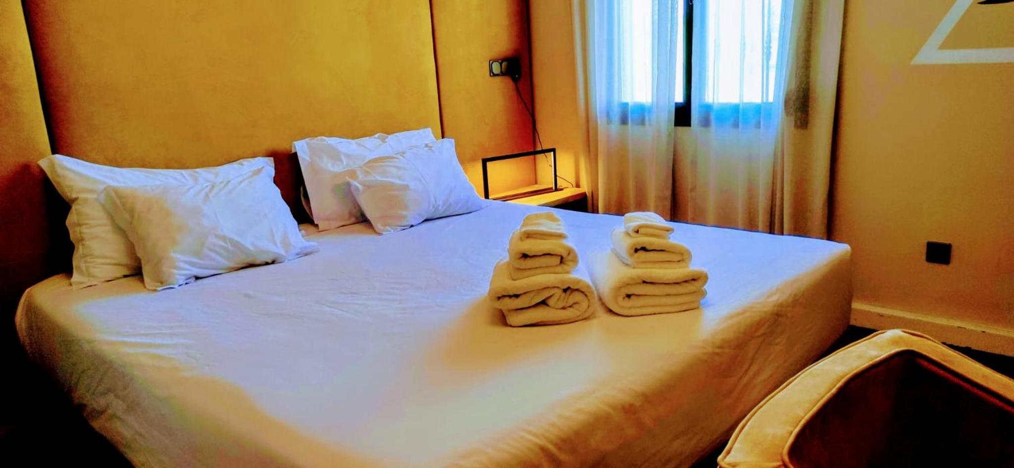 Deluxe Double Room - Photo 10