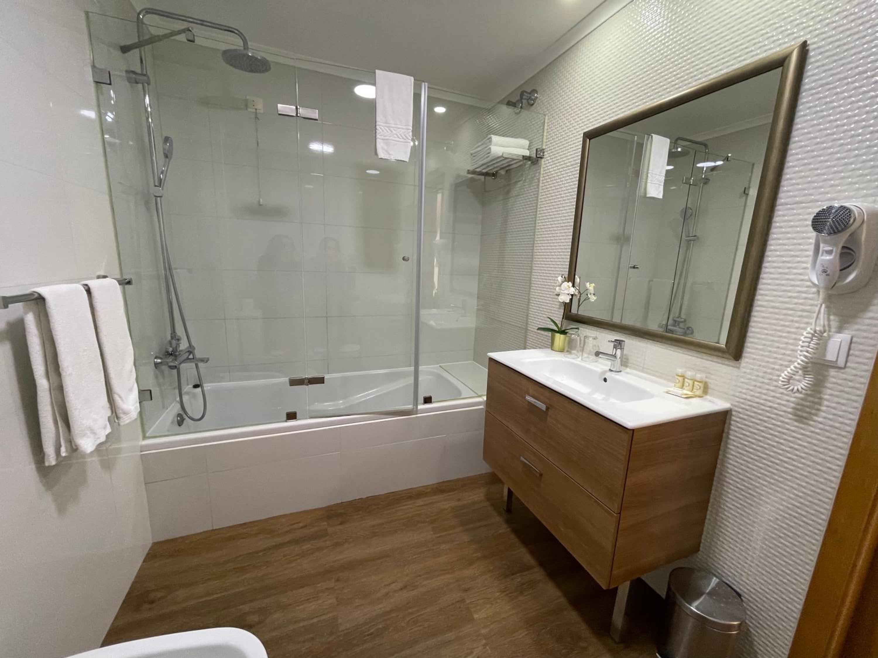 Superior Double Room with Extra Bed - Photo 2