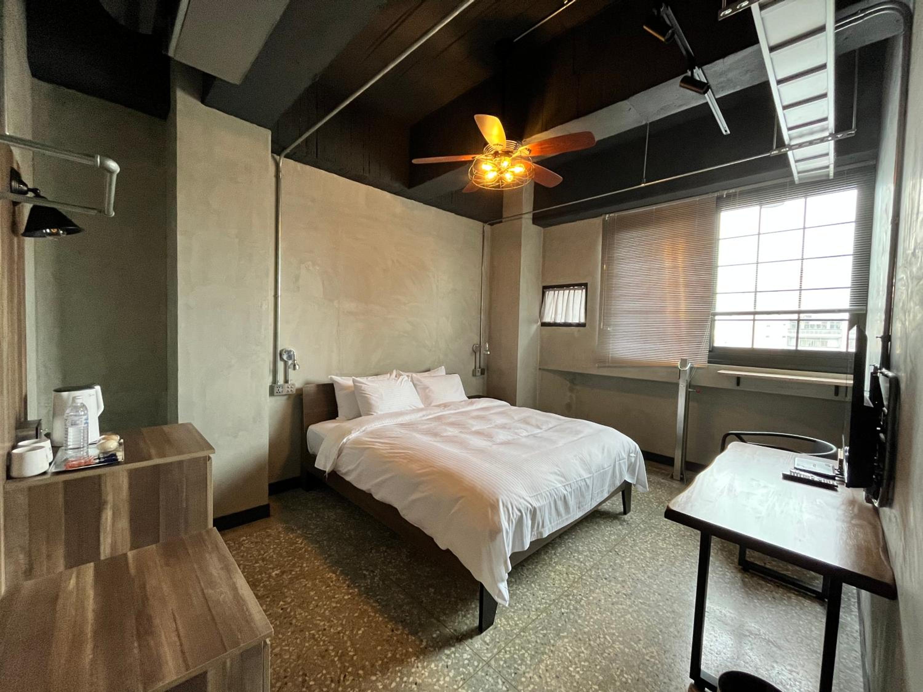 Standard Queen Room photo 3
