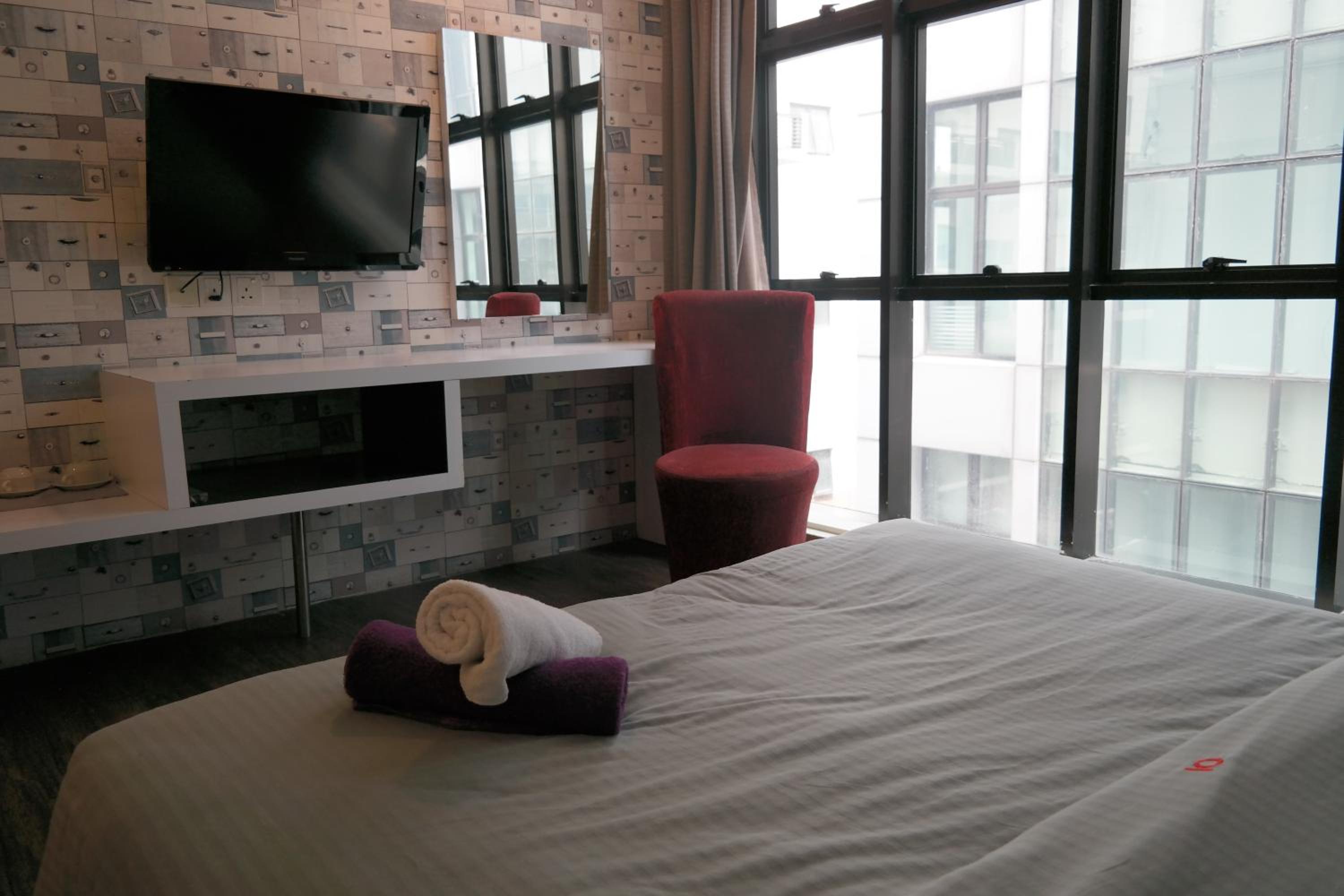 Standard Queen Room - Photo 8