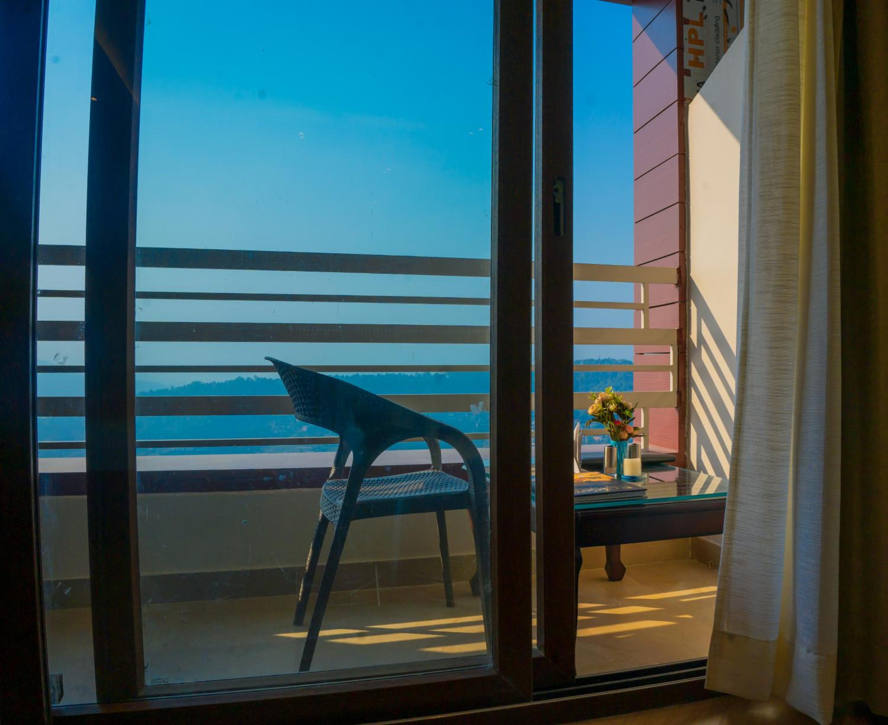 King Room With Balcony photo 2