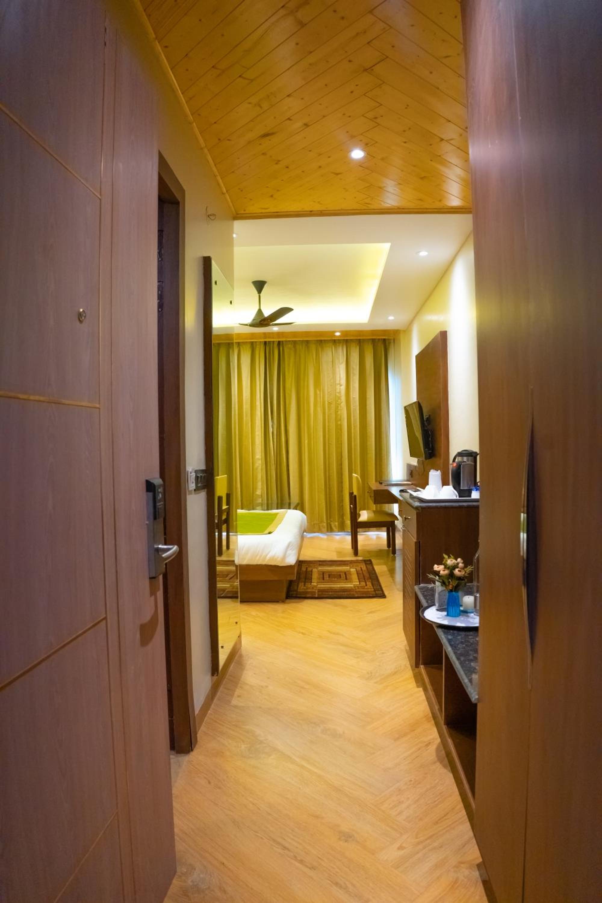 King Room With Balcony photo 3