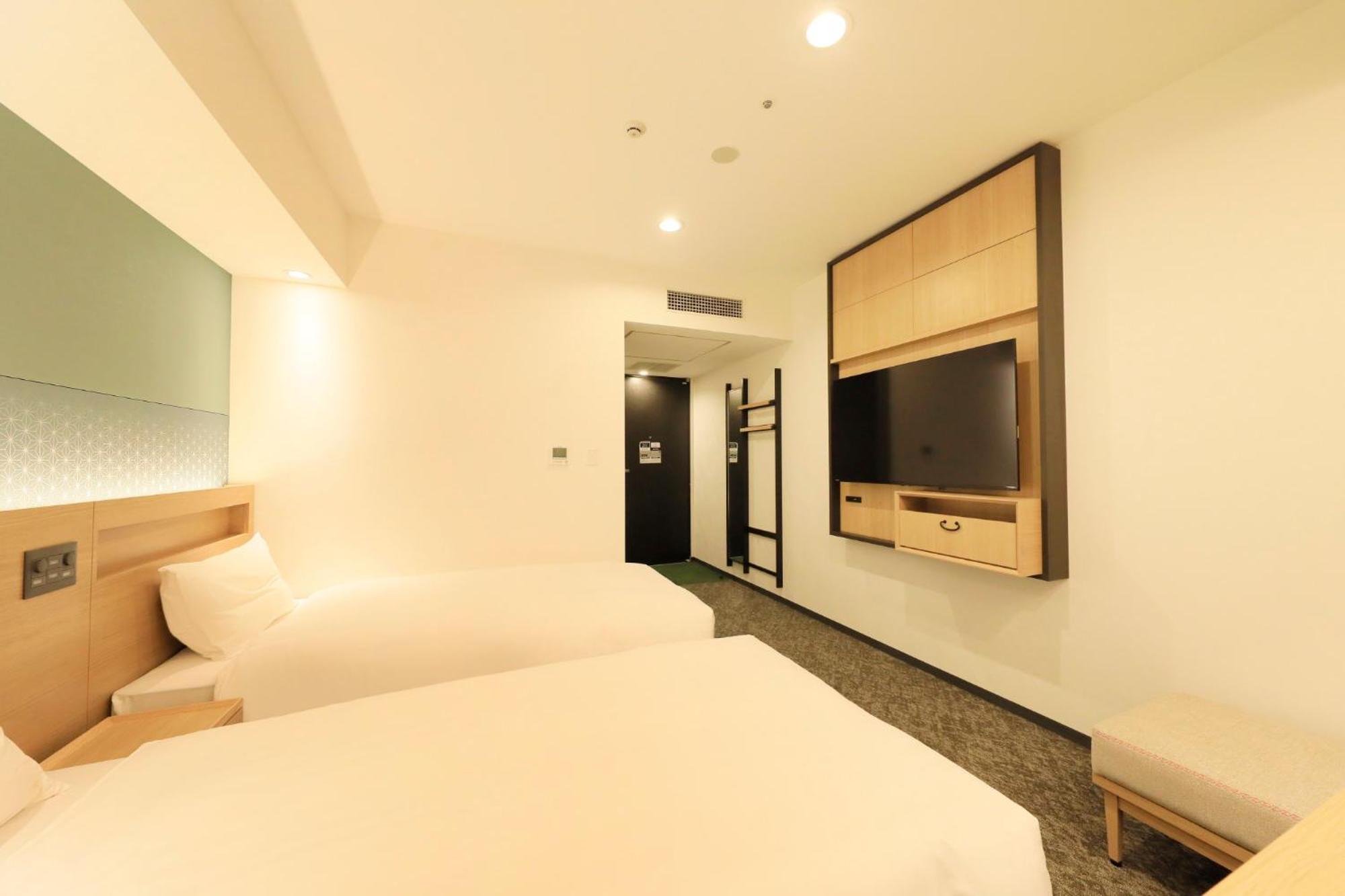 Twin Room - Non-Smoking photo 3