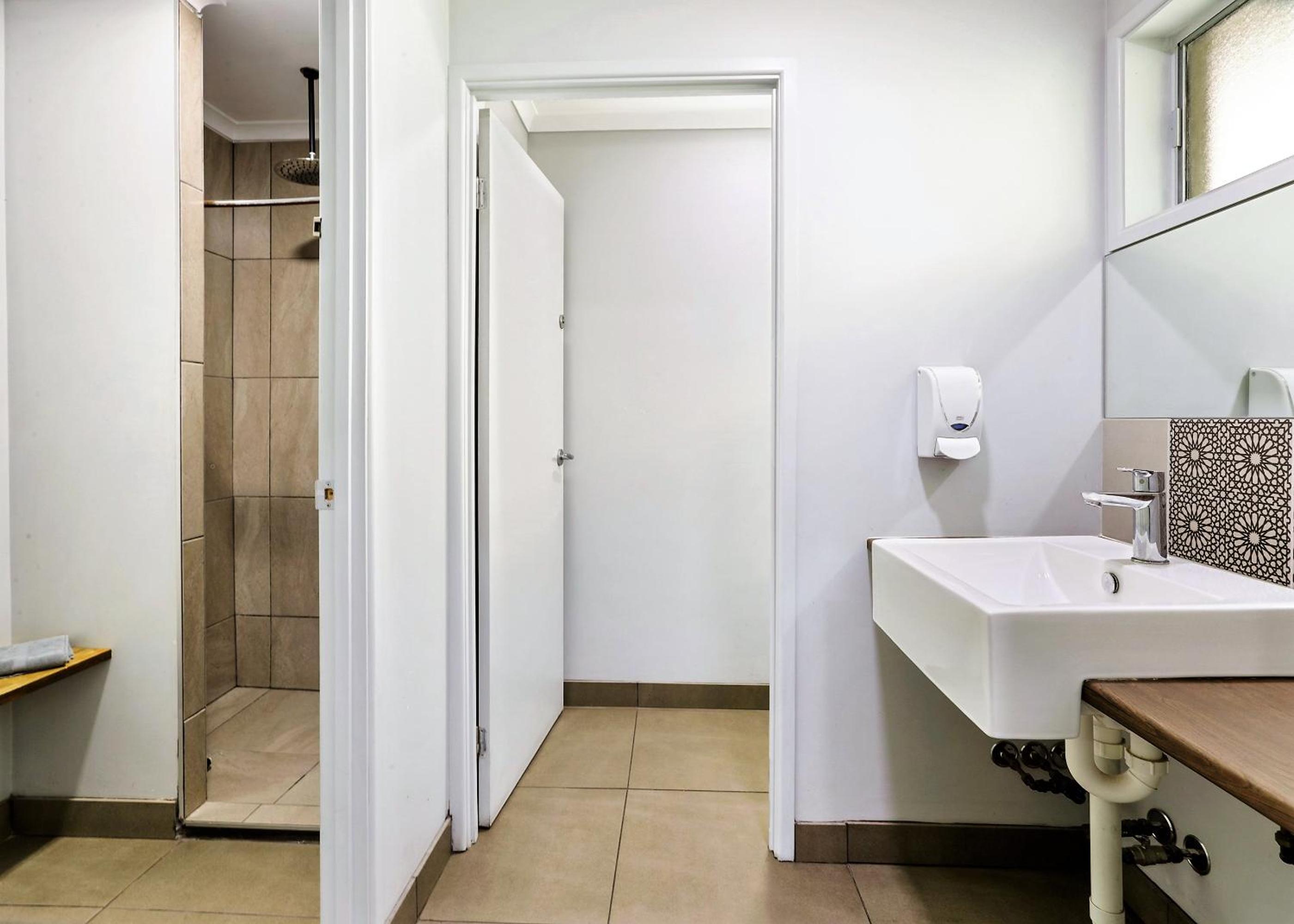10 Bed Share + 2 Ensuites