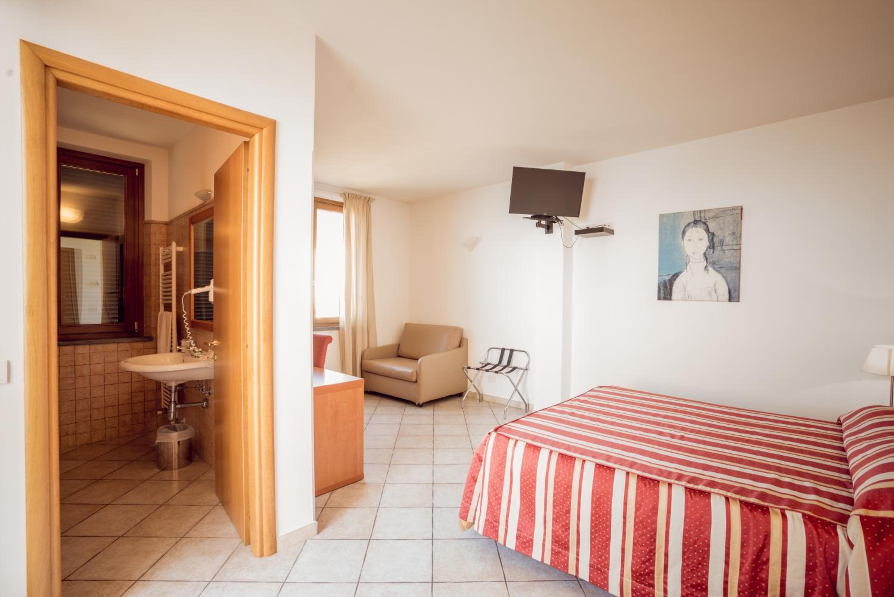 Double Room with Partial Sea View