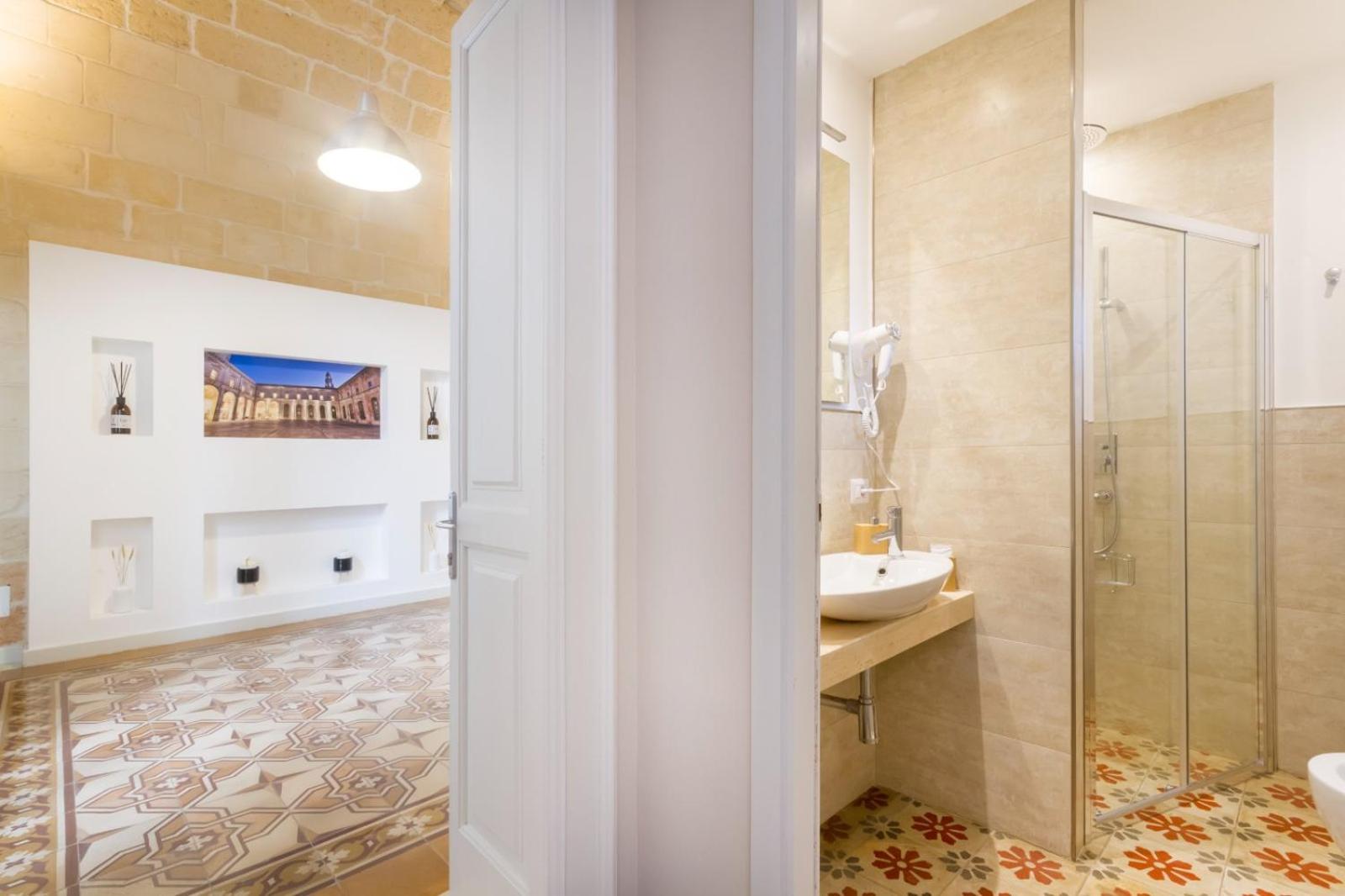 Suite with Hot Tub - Photo 14