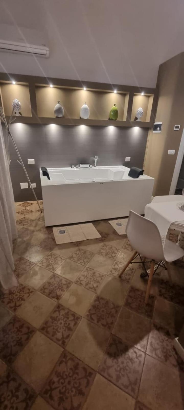 Suite with Hot Tub - Photo 39