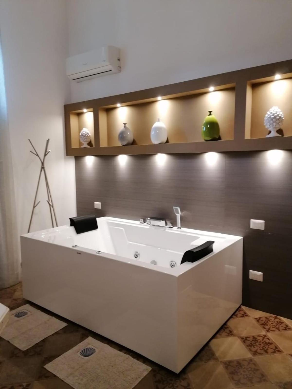 Suite with Hot Tub - Photo 48