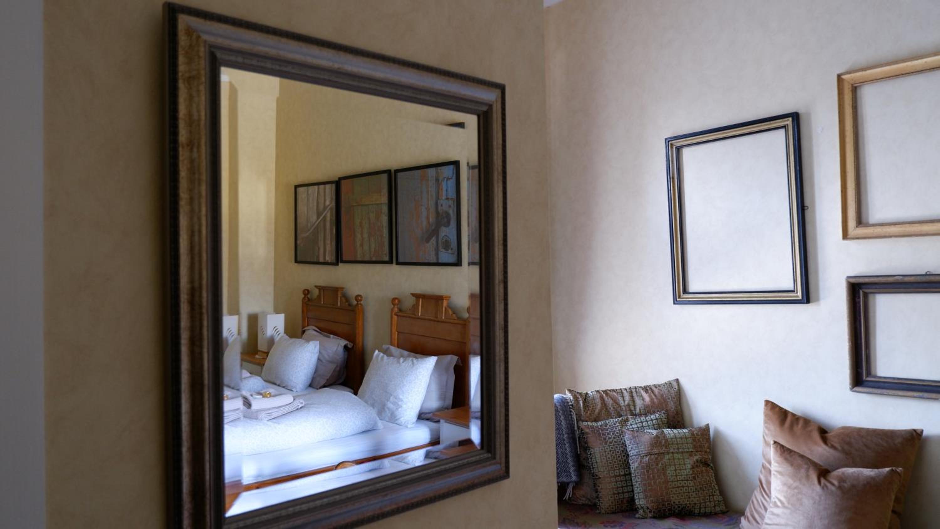 Deluxe Double Room (2 Adults + 1 Child) photo 2