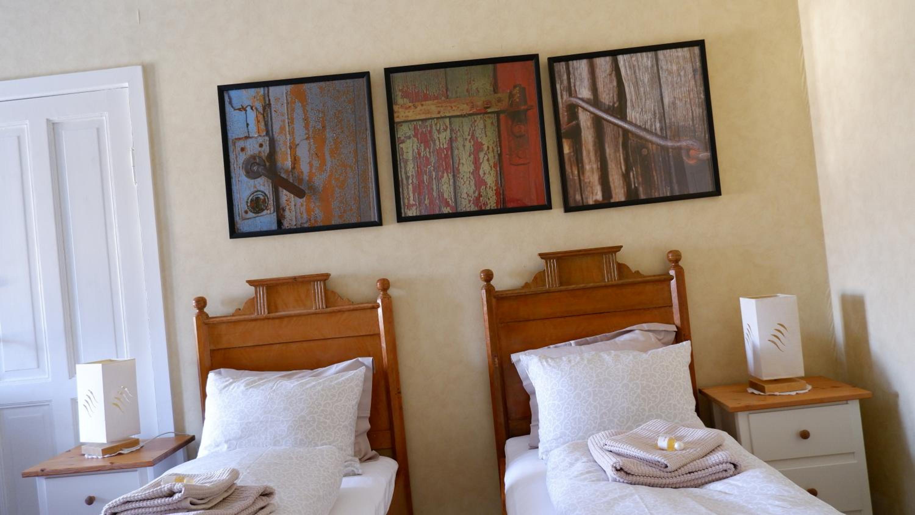 Deluxe Double Room (2 Adults + 1 Child) photo 3