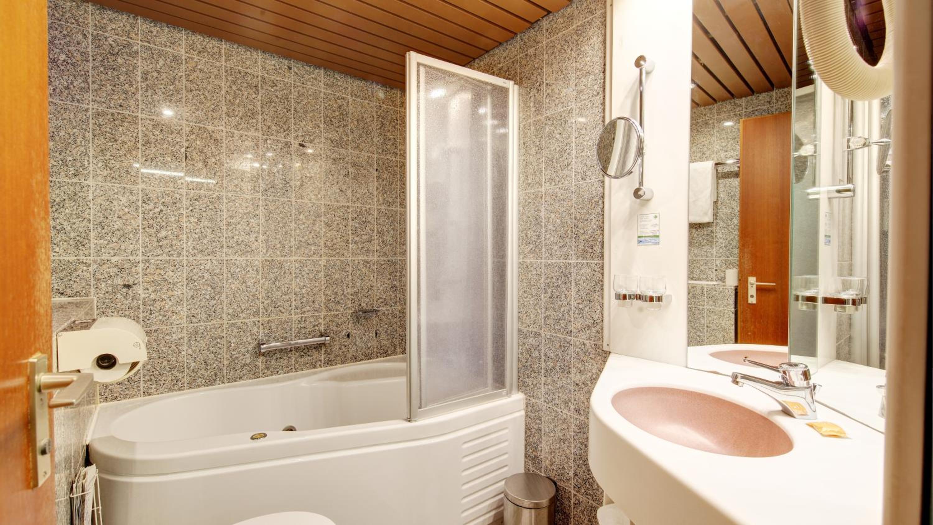 Double Room - Photo 16